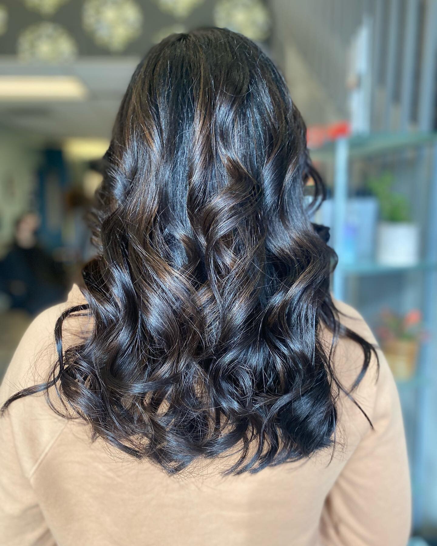 Chocolate w/a dab of caramel.  We love this and so did our beautiful client. Color, cut and style by Trina.  She has openings this week.  Come get your hair done. 907 279-9617.#swharzkopfprofessional  #bumbleandbumblesalon #chocolatehaircolor #brunet