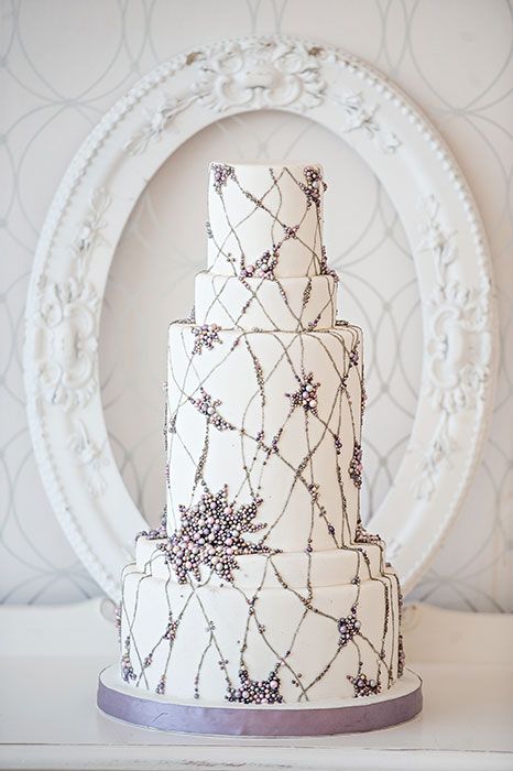We love this Lilac Wedding Cake inspired by a dress design!
