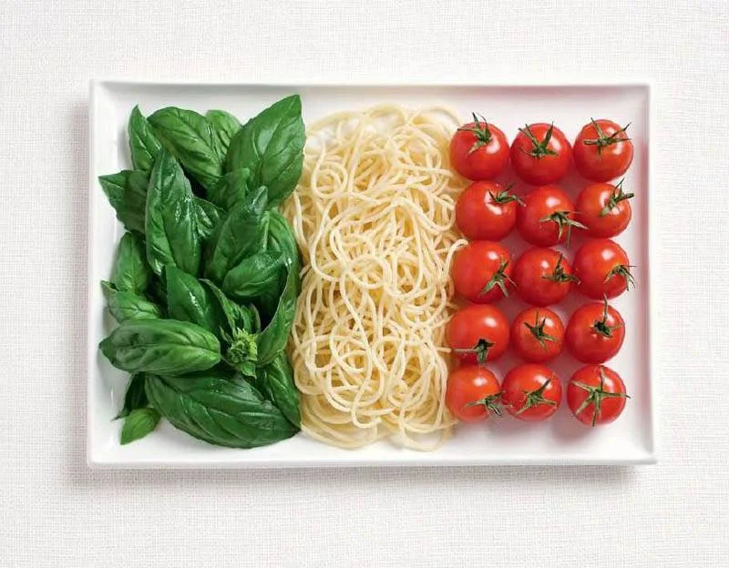 What's not to love about an edible Italian flag? Basil, pasta and tomatoes makes a delicious photo! 