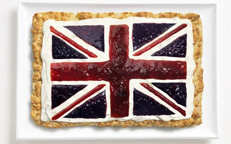 And speaking of scones, this brilliant version of a scone with a Union Jack made of clotted cream and preserves is almost too pretty to eat! Almost....!