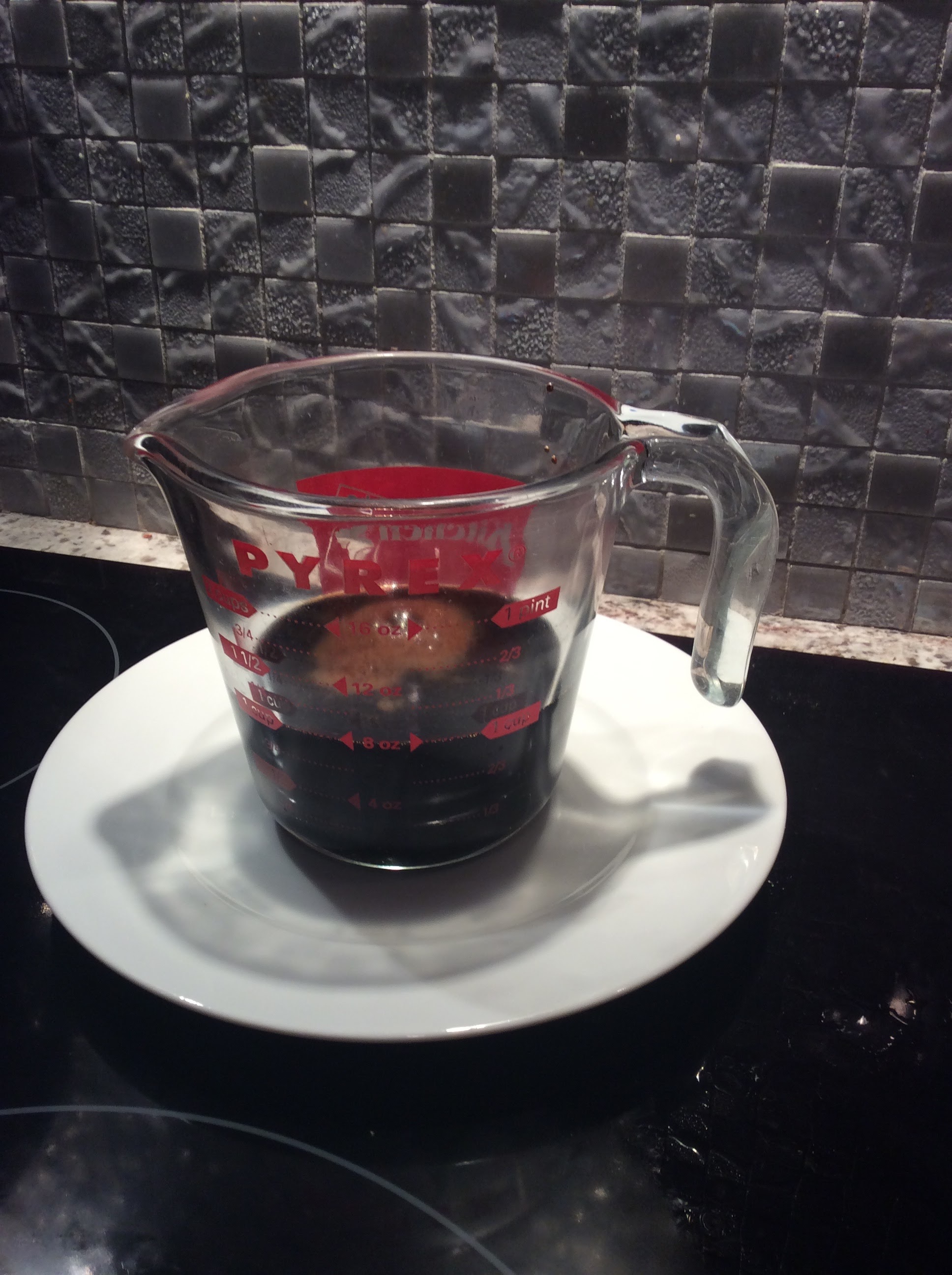 Pour the cola syrup into a heatproof glass container. 