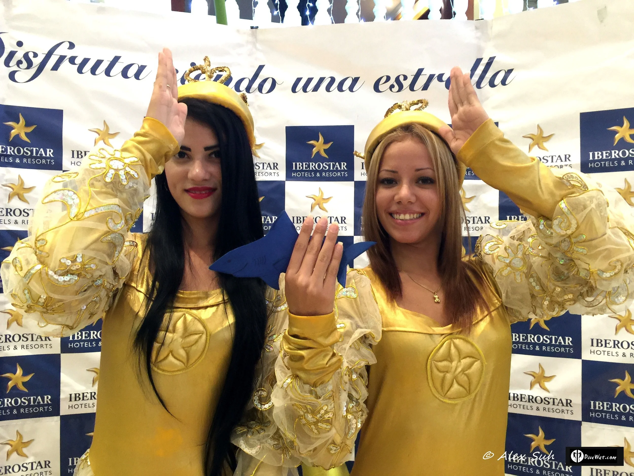 Spencer the Shark poses with Cuban gals who agreed to promote #StopSharkFinning