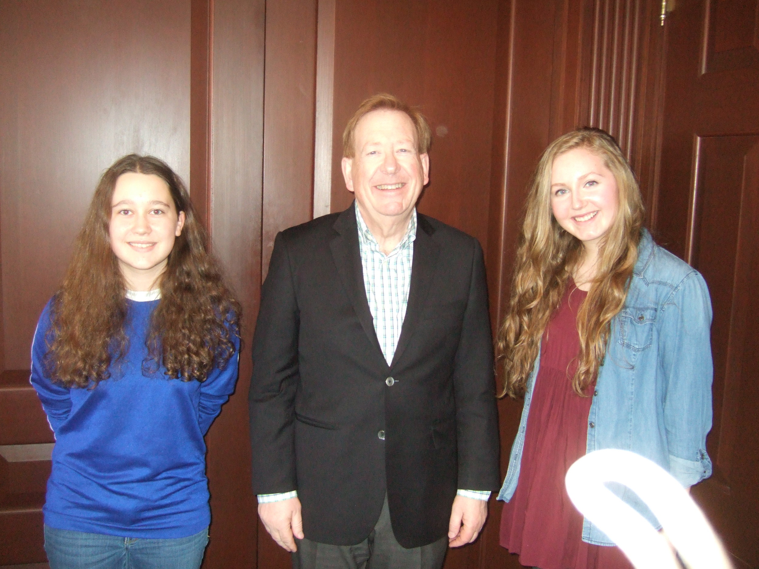 Alex Workman (left) and Maddie Adkins (right) discuss the Climate Resilience and Recovery Resolution with Mayor Jim Brainard.