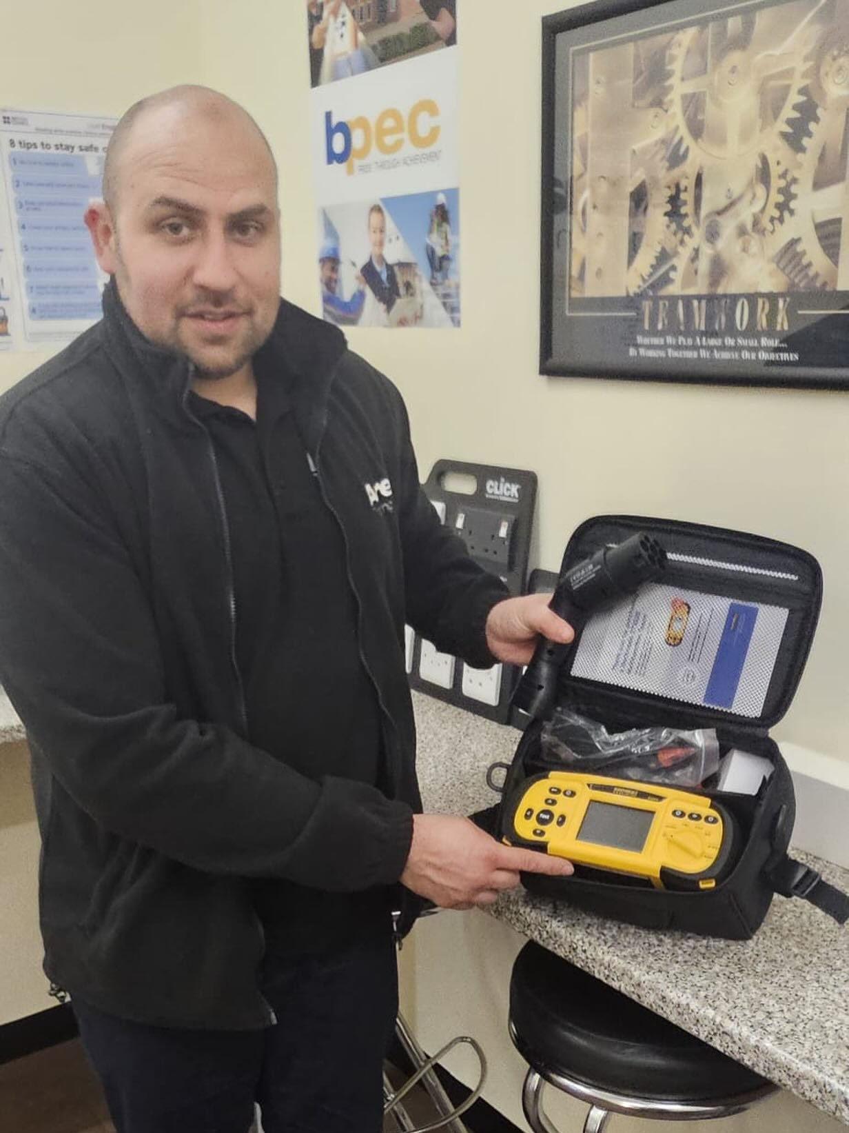 The @martindaleelectric MFT ET6300 has been delivered to us today ready for us to put through its paces and I&rsquo;m sure @petermonfort will be doing a review&hellip;

#electrician #electricians #testing #inspectionandtesting #arenatrainingcentre #e