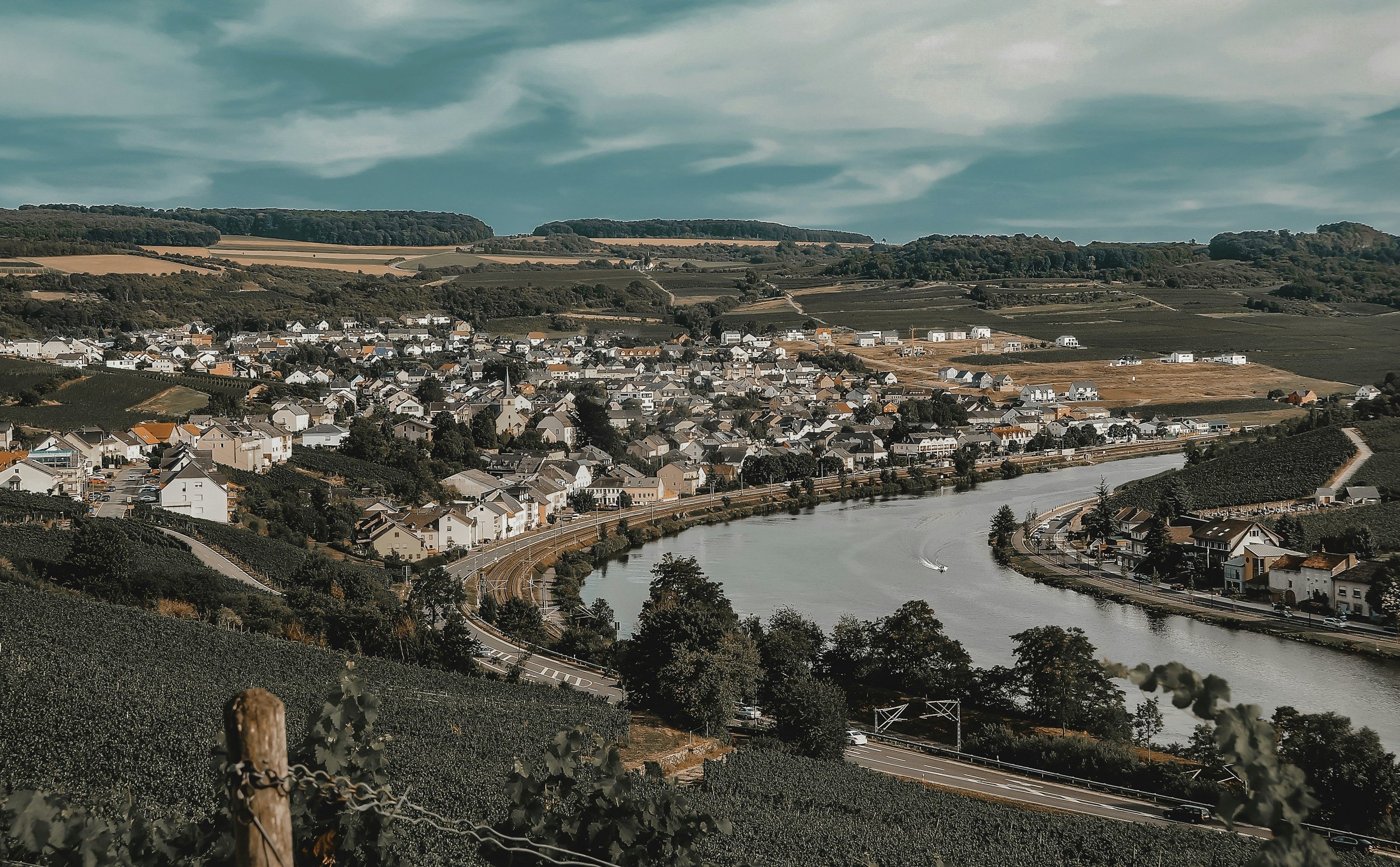 unsplash-image-hYdbyinp7u4.jpg