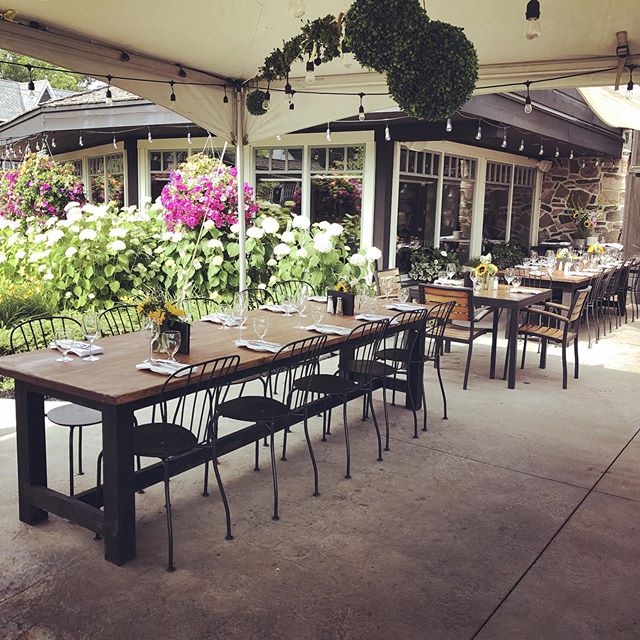 Come check out our new patio set up! 
#tableforten ✔️
#patio
#lakerosseau #rosseau