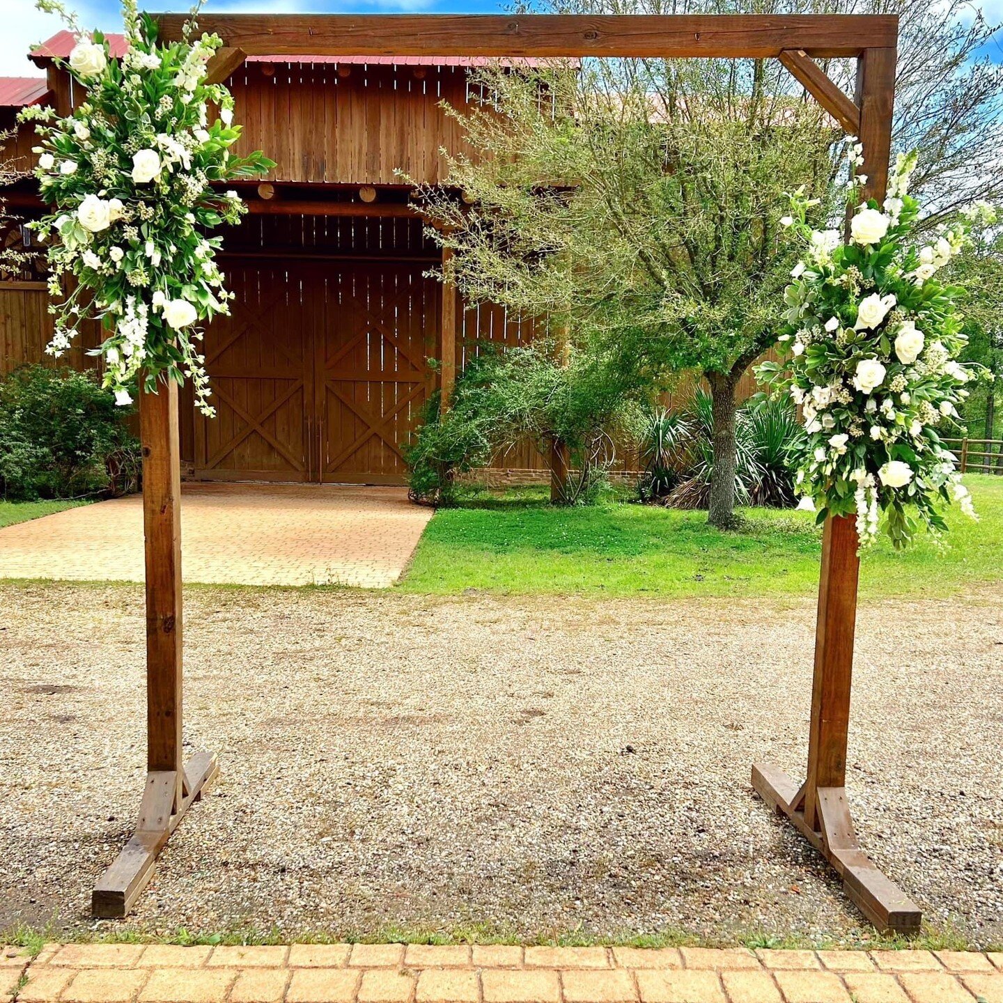 This bare arch is available with your rental and ready for you to make your own!