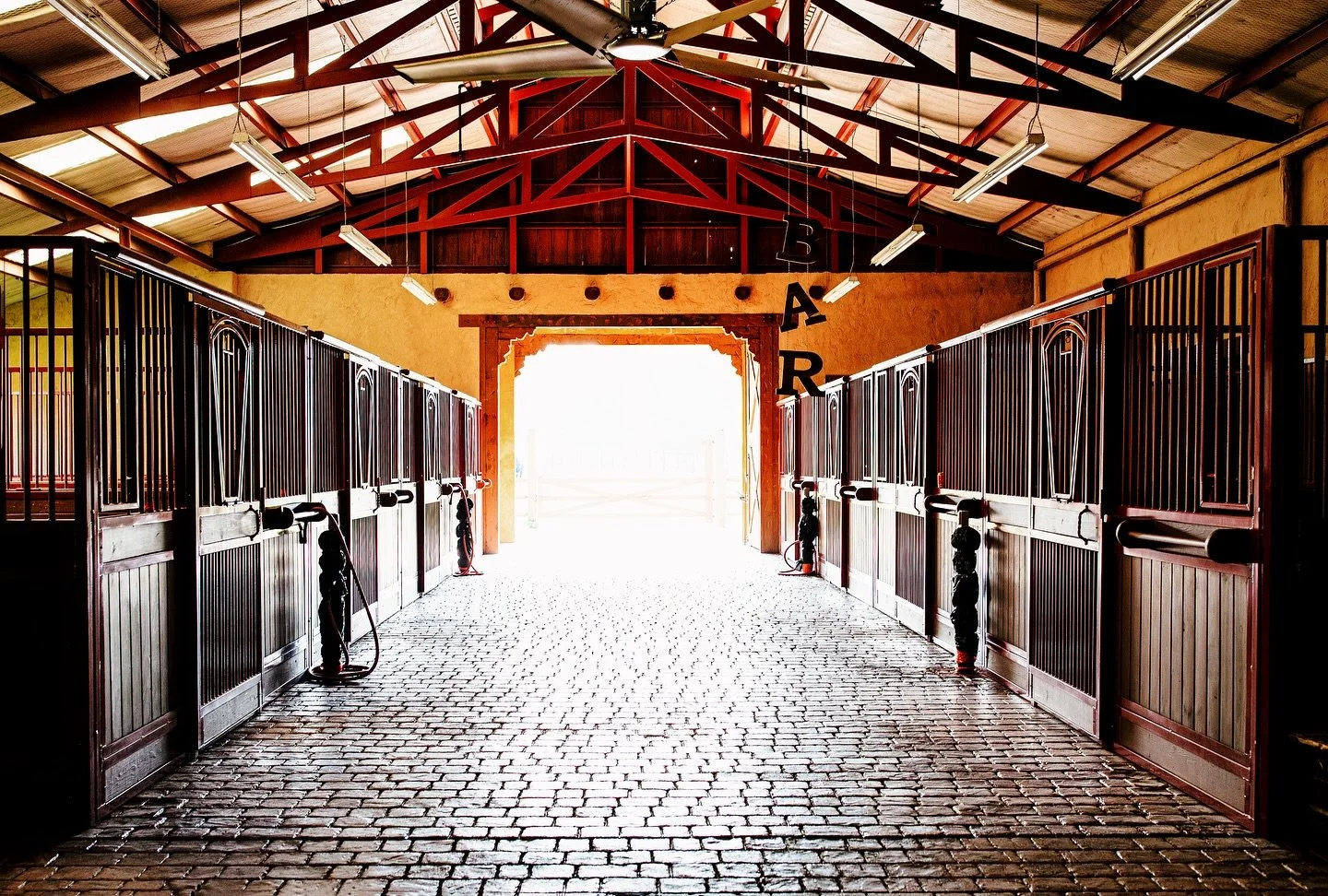 Happy First Official Day of Summer! 

📩: barn@dragginm.com
&bull; &bull; &bull; &bull; &bull; &bull; &bull; 
#eldoradoarkansas
#eventspace
#weddingvenue
#dragginmranch