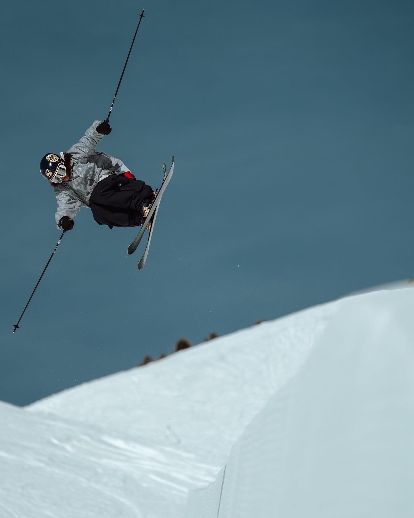 snapped a few frames for El Toto the other day with Ez Panda Airlines, but to be honest, anyone could do it, he&rsquo;s way too good 🤷🏻&zwj;♂️ #Leysin #Vaud #Switzerland #eltonymate