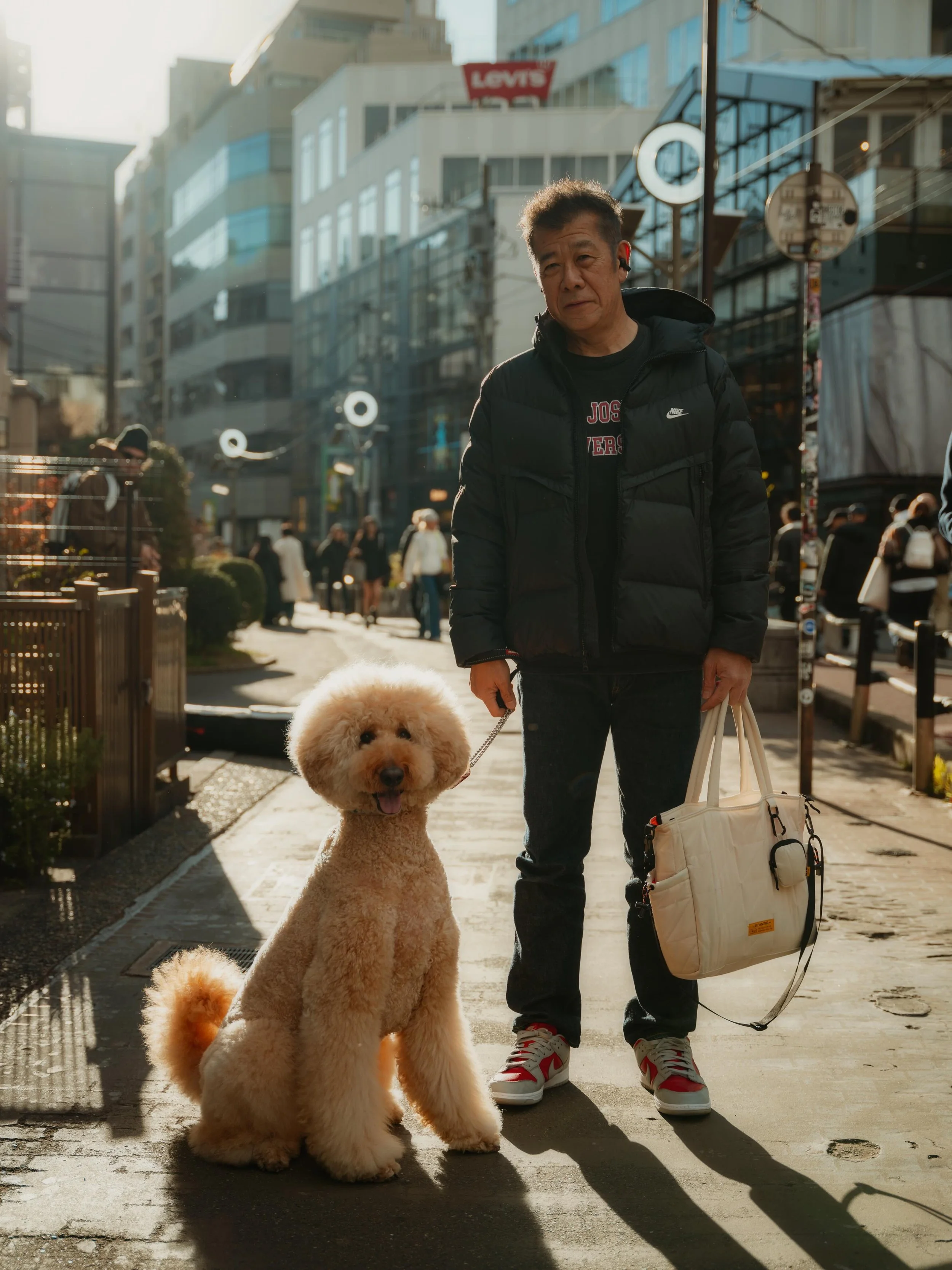 it usually just takes a hello and a smile, and a genuine compliment doesn&rsquo;t hurt either 🙋&zwj;♂️ #Japan #Tokyo #sonyalpha