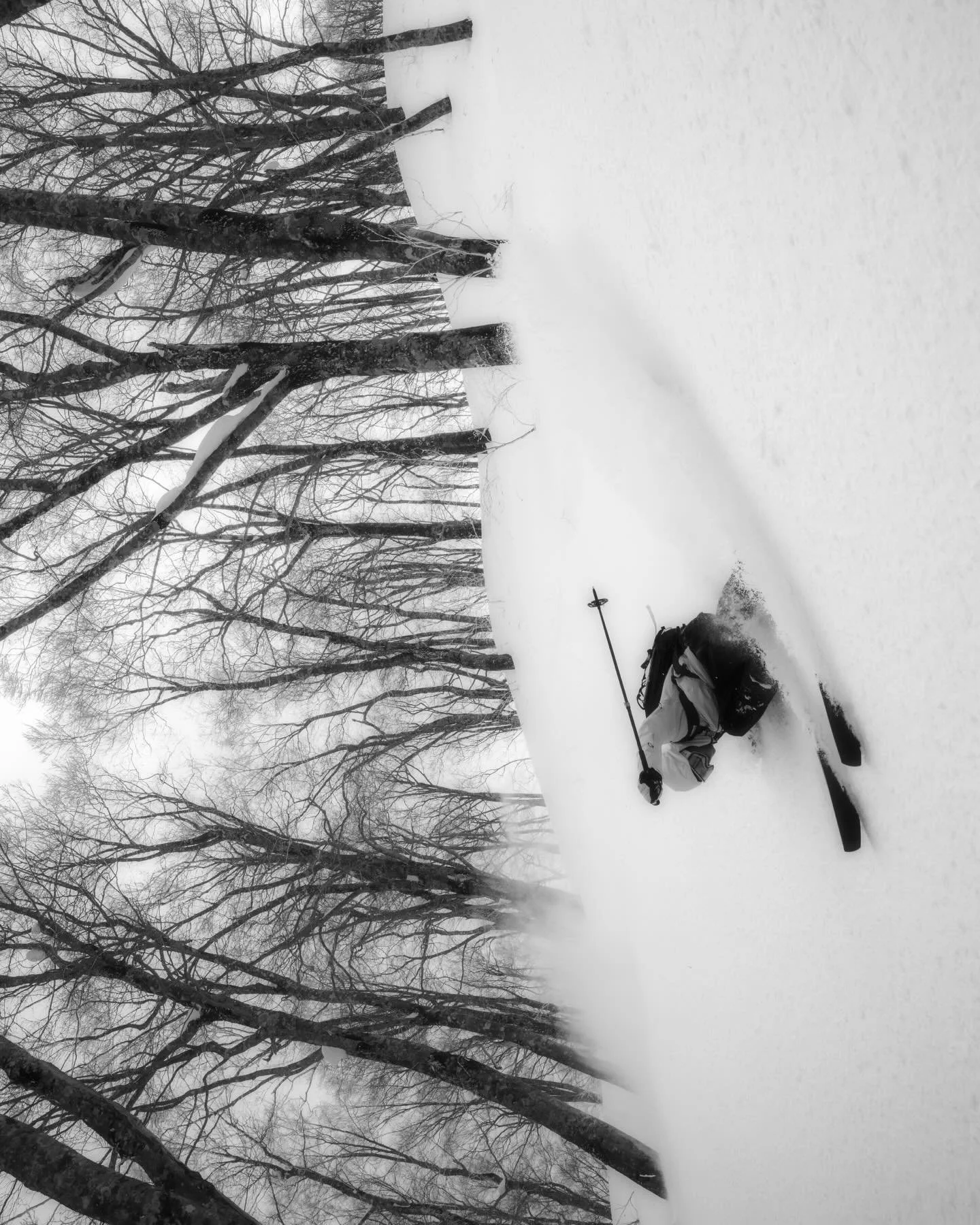 there and there about, from the city to the mountain with @laurentdm for @dakine_europe and a worthy detour by @kodamalodge 🖤 #Japan #Tokyo #Hakuba #freeski #ski