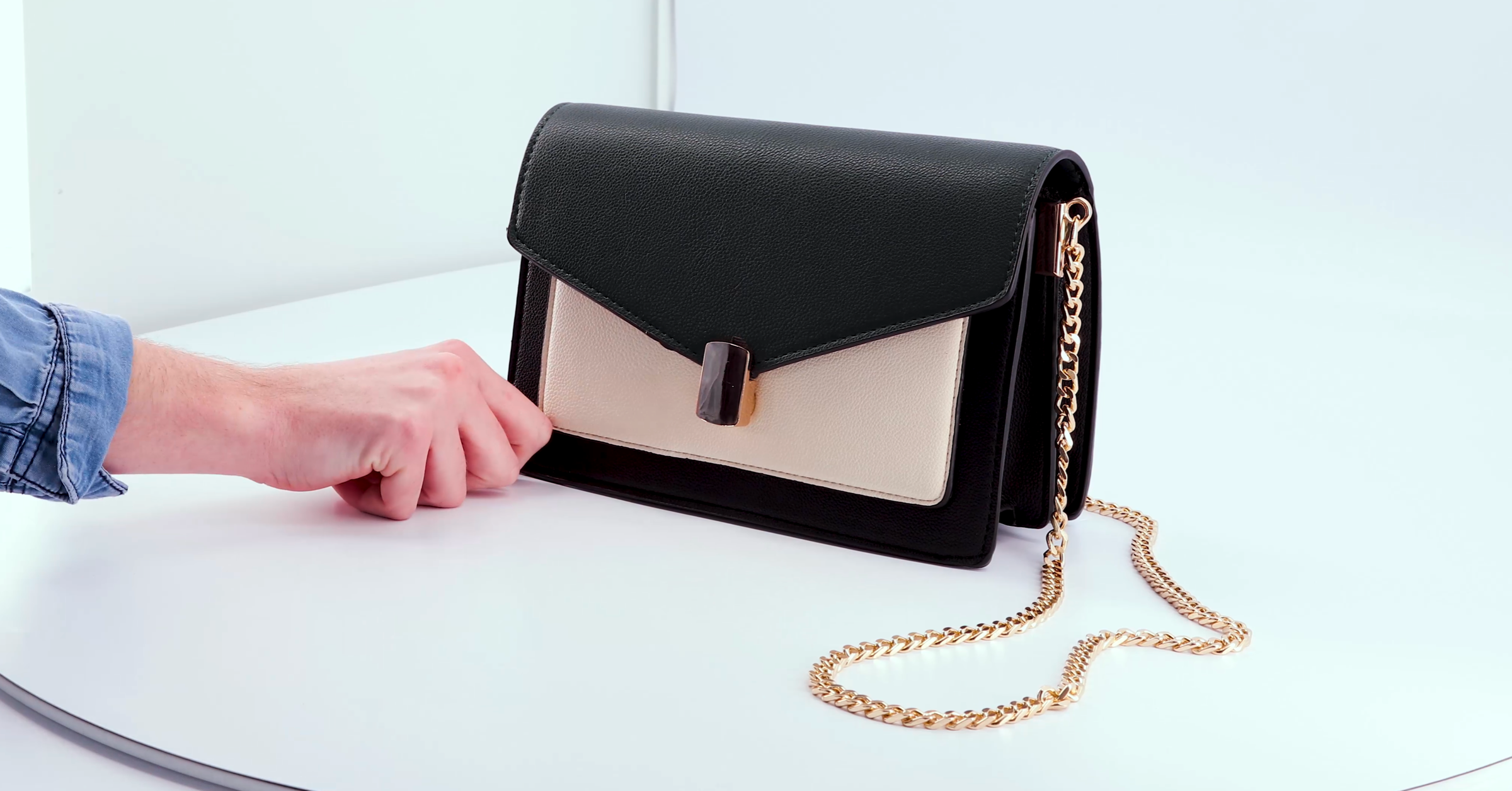 How to shoot images and videos of handbags