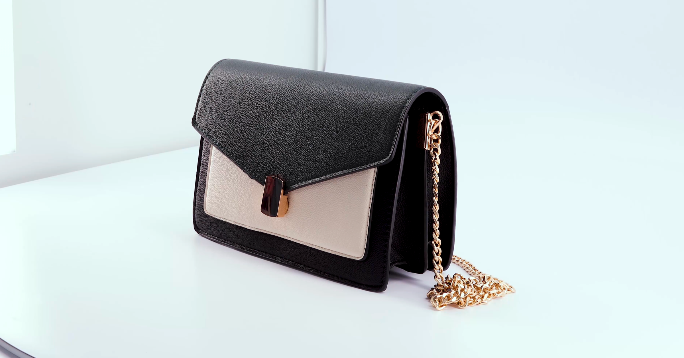 How to shoot images and videos of handbags