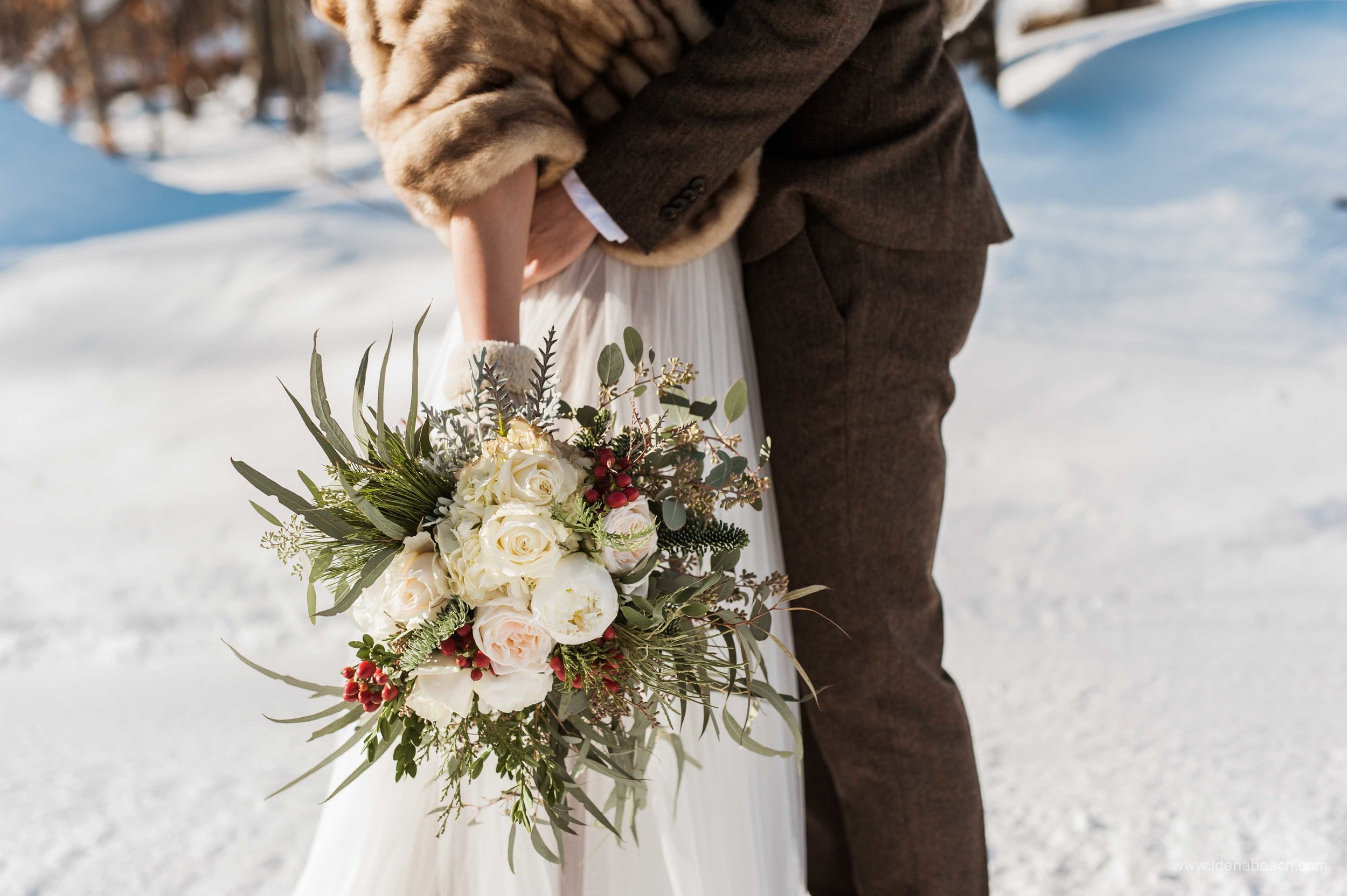  Isnt't this winter bouquet gorgeous?! 