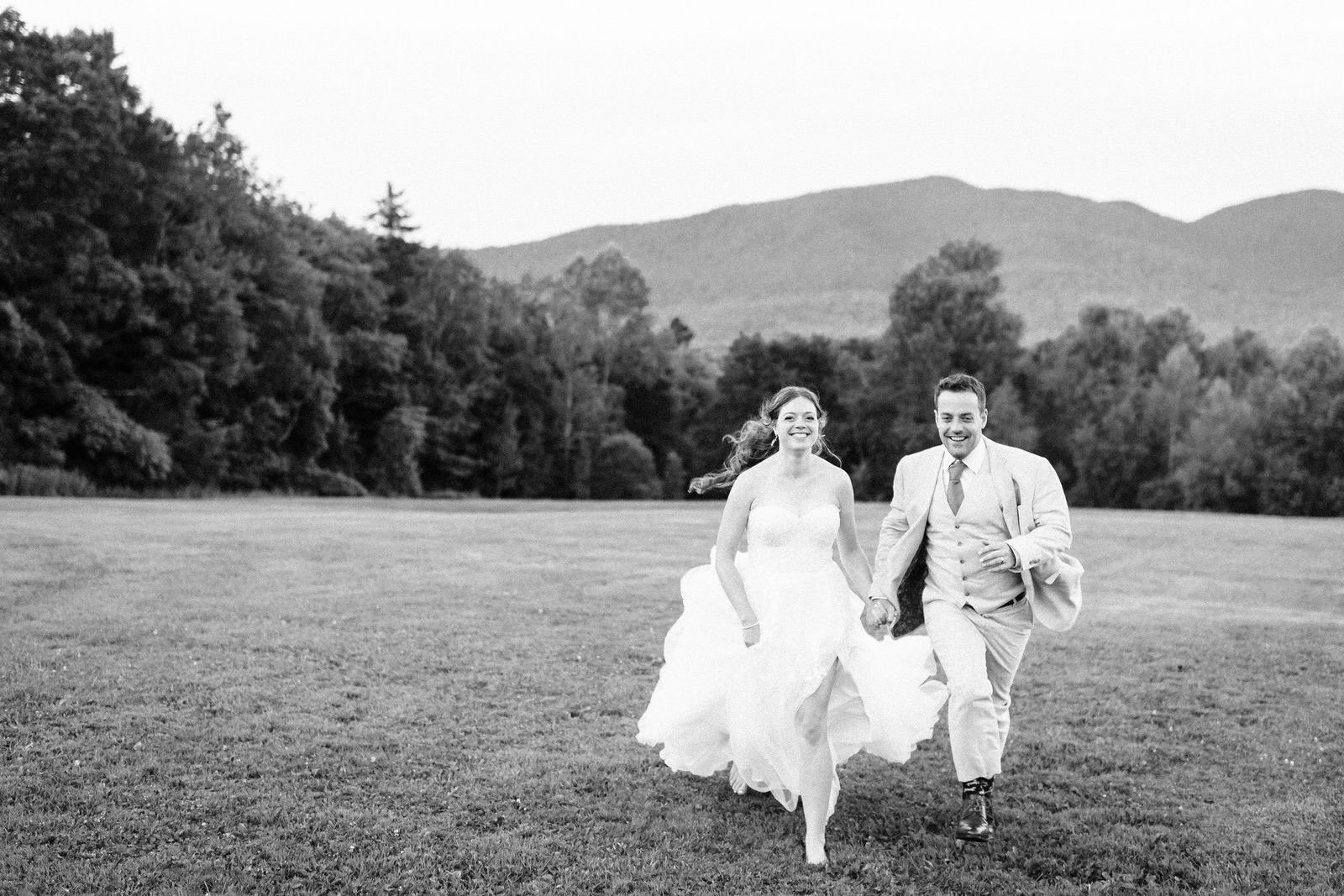 How the end of the night feels where all there&rsquo;s left to do is dance the night away with your people 🤩
.
Venue @mountaintopresort 
Flowers Meadows Edge exclusively at Mountain Top
MUA and Hair  @blushvermontatmountaintop 
DJ @tophatentertainme