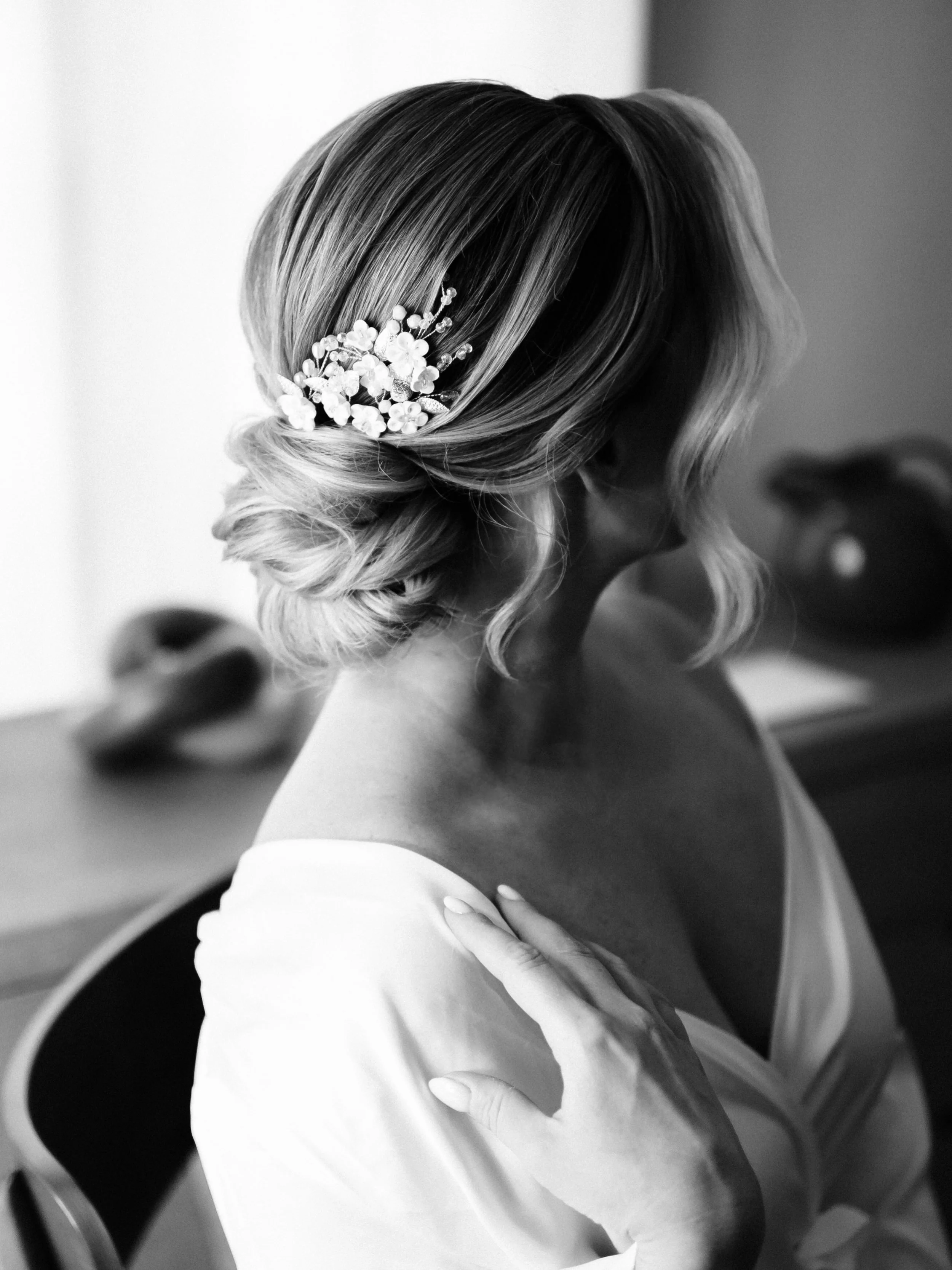Obsessed!
.
Venue @hildenethelincolnfamilyhome @hildeneweddings 
Planning @candicegrace_events 
MUA @danaleighglam 
Hair @romina_hairstyles 
Dress: @maggiesotterodesigns 
Catering @pangaeavt 
Flowers @lilyofthevalleyfloristevents 
DJ/Photobooth @dj_a