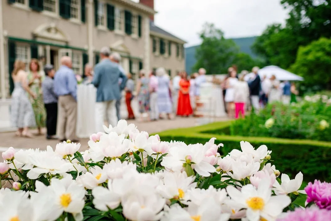 A cocktail hour straight out of a movie only at @hildeneweddings