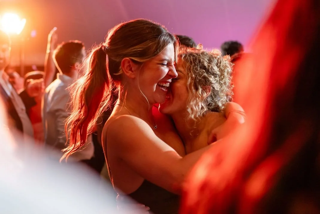 I do believe I promised to come back with receipts for the most epic night! 🥳
.

Dream team:
Venue @woodstock.inn,  @ashmalee 
MUA and Hair @alexandraangelonebridal 
Dress @markingramatelier @markingramcollection 
Photographer @idenabeachphotography