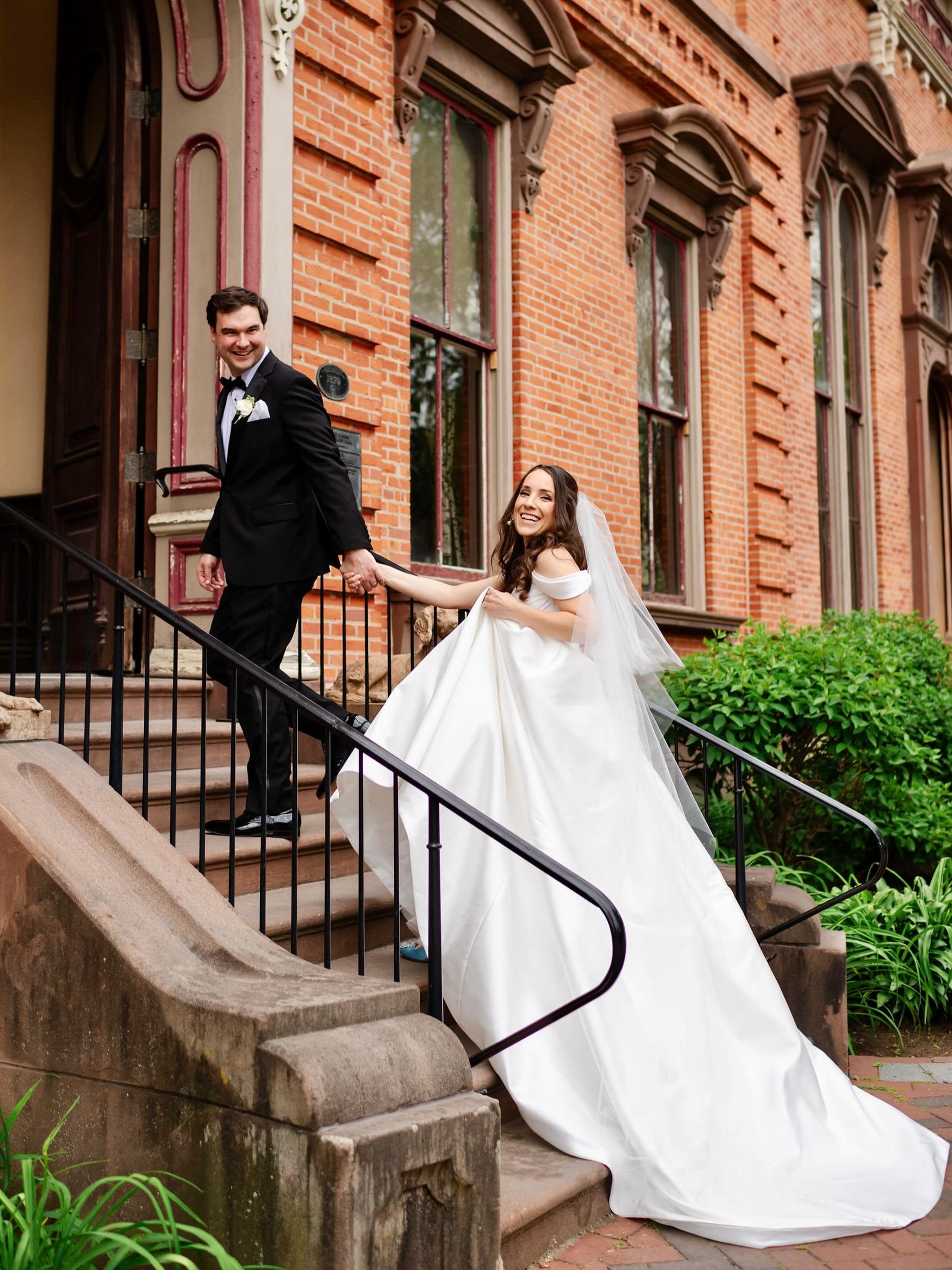 One more from C&amp;Ms perfect day at @canfield_casino  for good measure 🙌🏻
.

Planning + Management: @themaineventbykelly
Catering: @2sheacatering
Cake: @villaitaliabakeryny
Ceremony Venue: St Mary&rsquo;s Church
Venue: @canfield_casino
Photo: @id