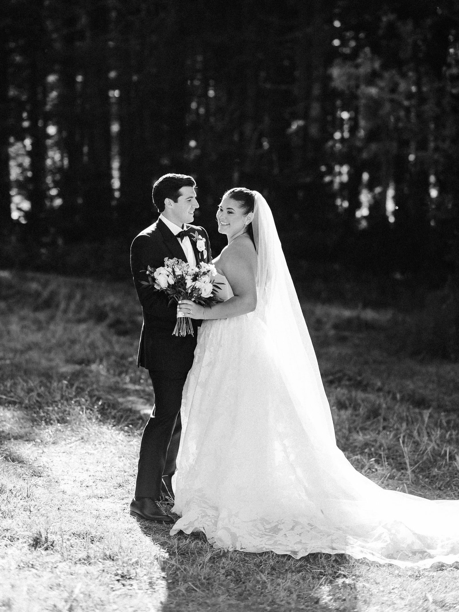 What fall wedding day dreams on top of mountains are made off 🙌🏻🤩
.
Venue @mountsnow 
Planner  @daisymaevents 
MUA @ashleydaleartistry 
Flowers @fern.to.table 
Video @whiteforestfilmsnynj 
Band @patroddyband 
Cake @buttermountainbakery