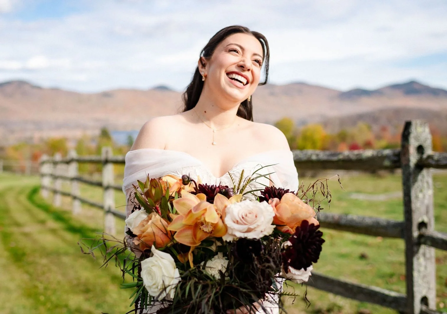 The perfect Fall bouquet doesn&rsquo;t ex&hellip; @meadowsedgemtr &ldquo;hold my shears!&rdquo;
.

#vermontfilmphotographer #vermontweddingphotographer #vermontweddings #vermontweddingplanninginspo