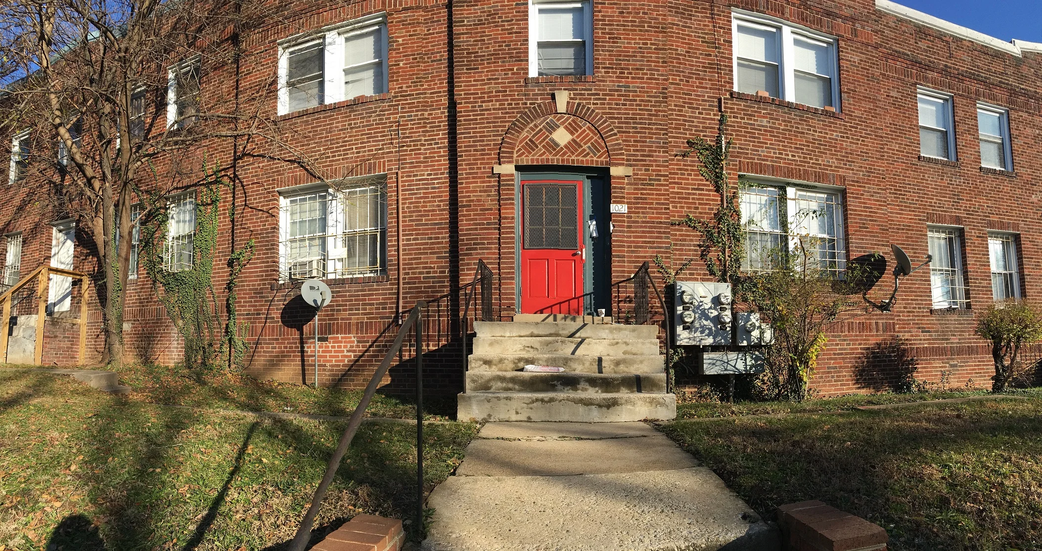 1021 17th St Existing Front Exterior.jpg