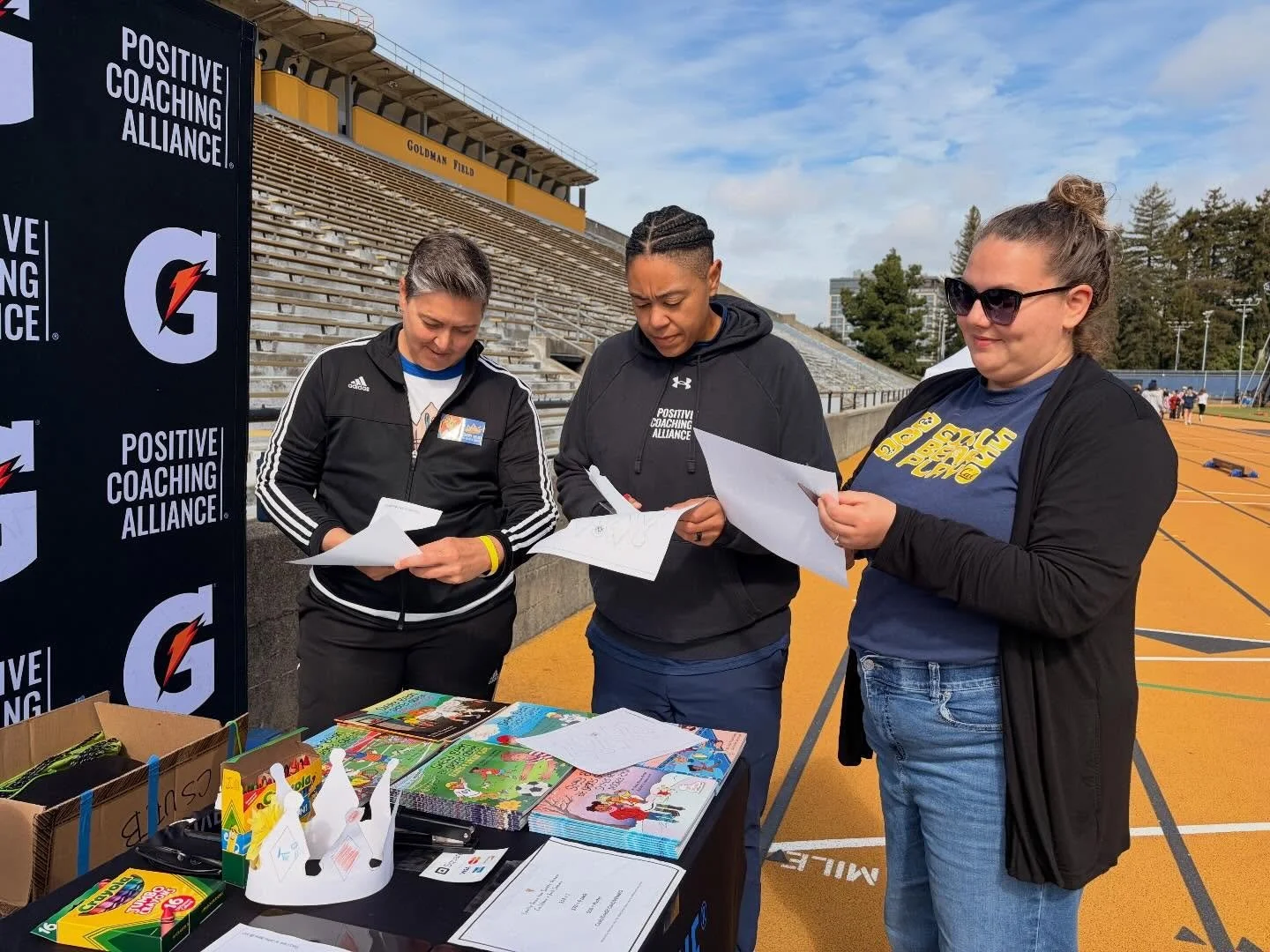 @calbearsathletic and @positivecoachus and all of the #bayarea showed up today for girls in sports. Trying sports, crown making, and a general good time was had by all! #sportsdiversification Followed by hoops at #HaasPavilion Major role model action