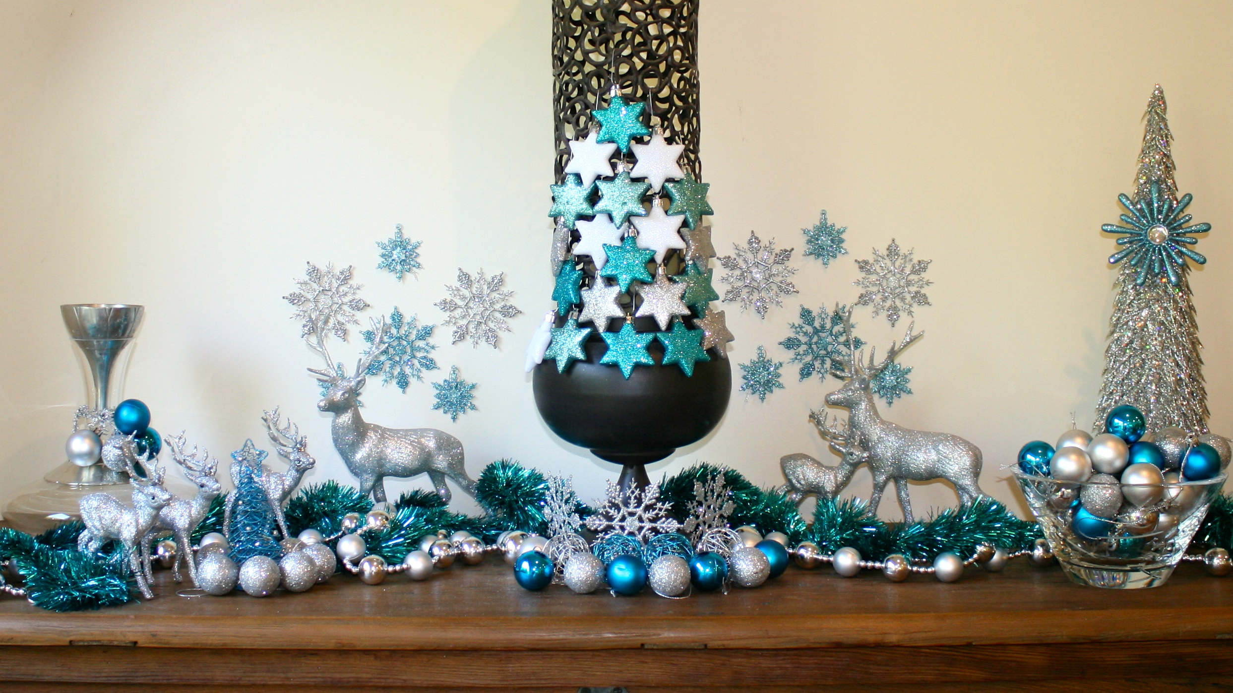 chic blue and silver christmas table — Blog — Chic Party Ideas