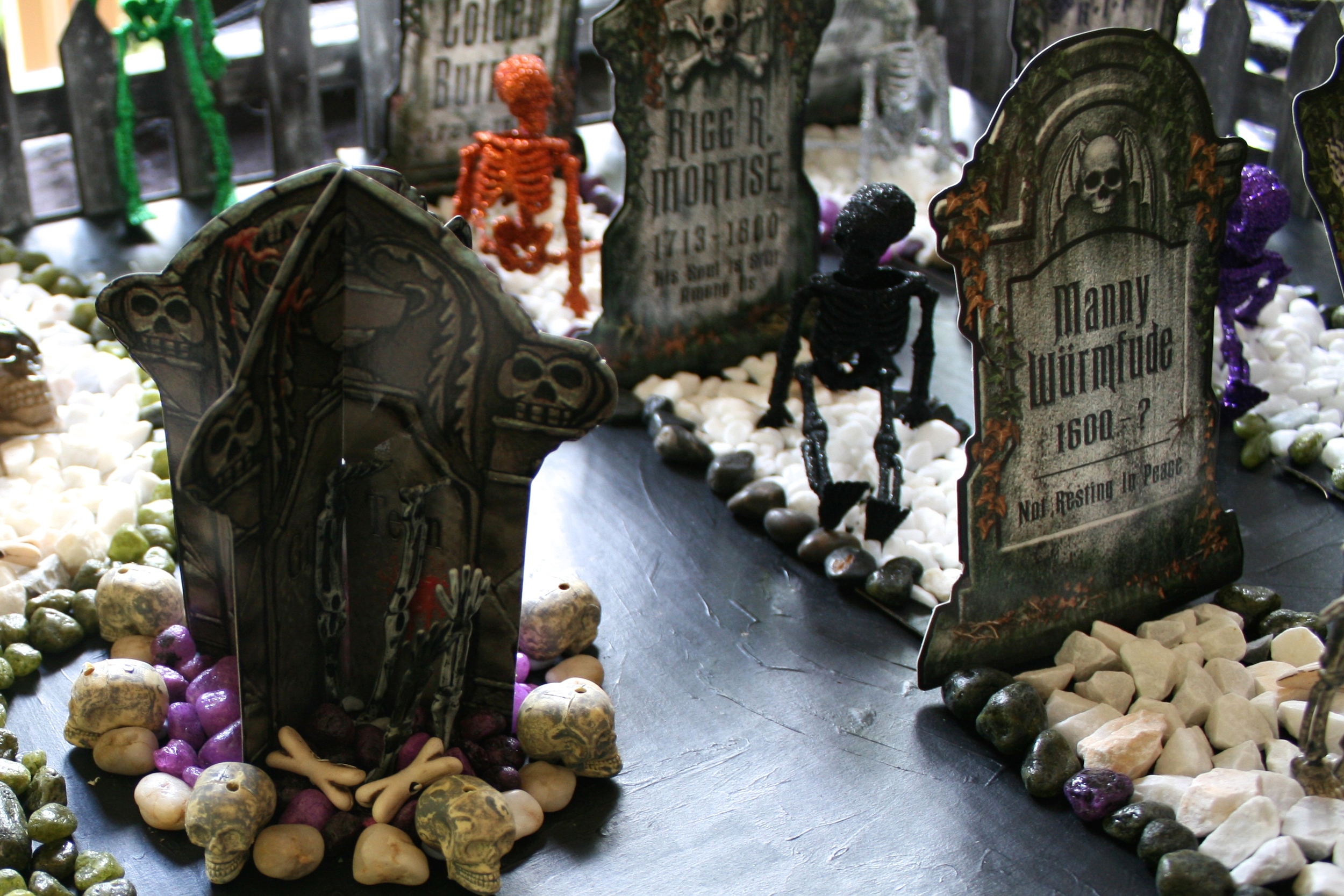 Halloween Totenkopfkranz Graveyard mit LED 43x8cm Grusel Partydeko 
