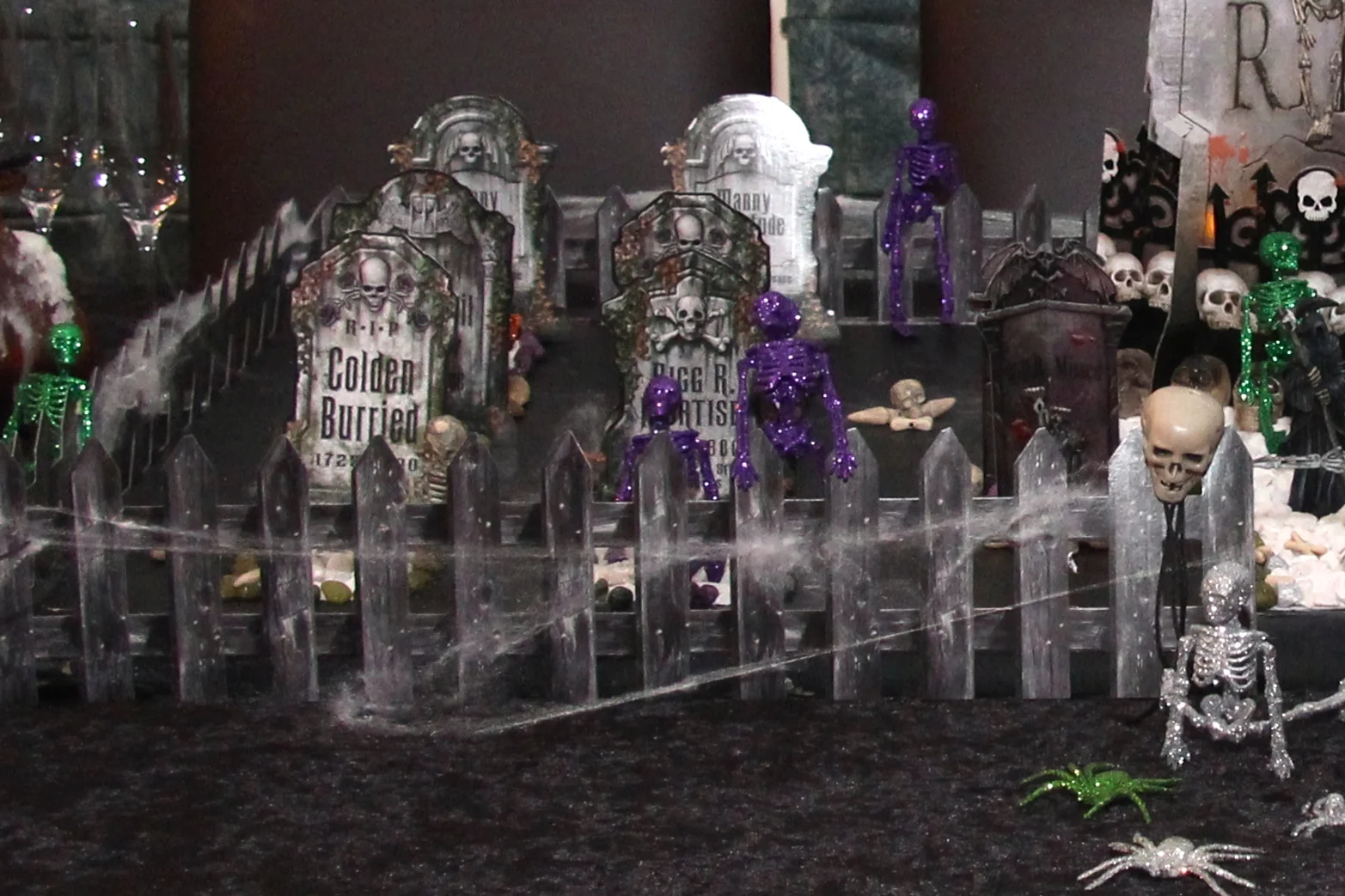 Halloween Graveyard - Glitter Skelletons