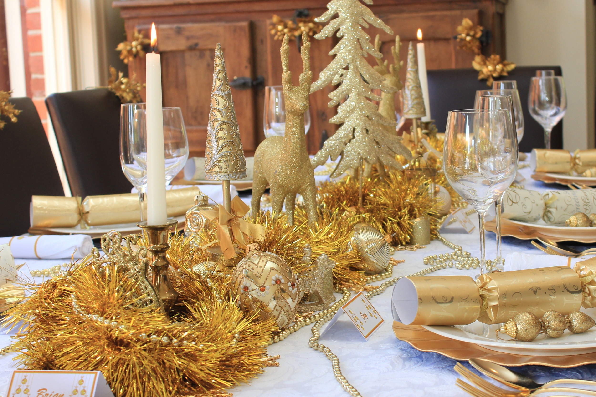 Gold and White Christmas Table — Blog — Chic Party Ideas