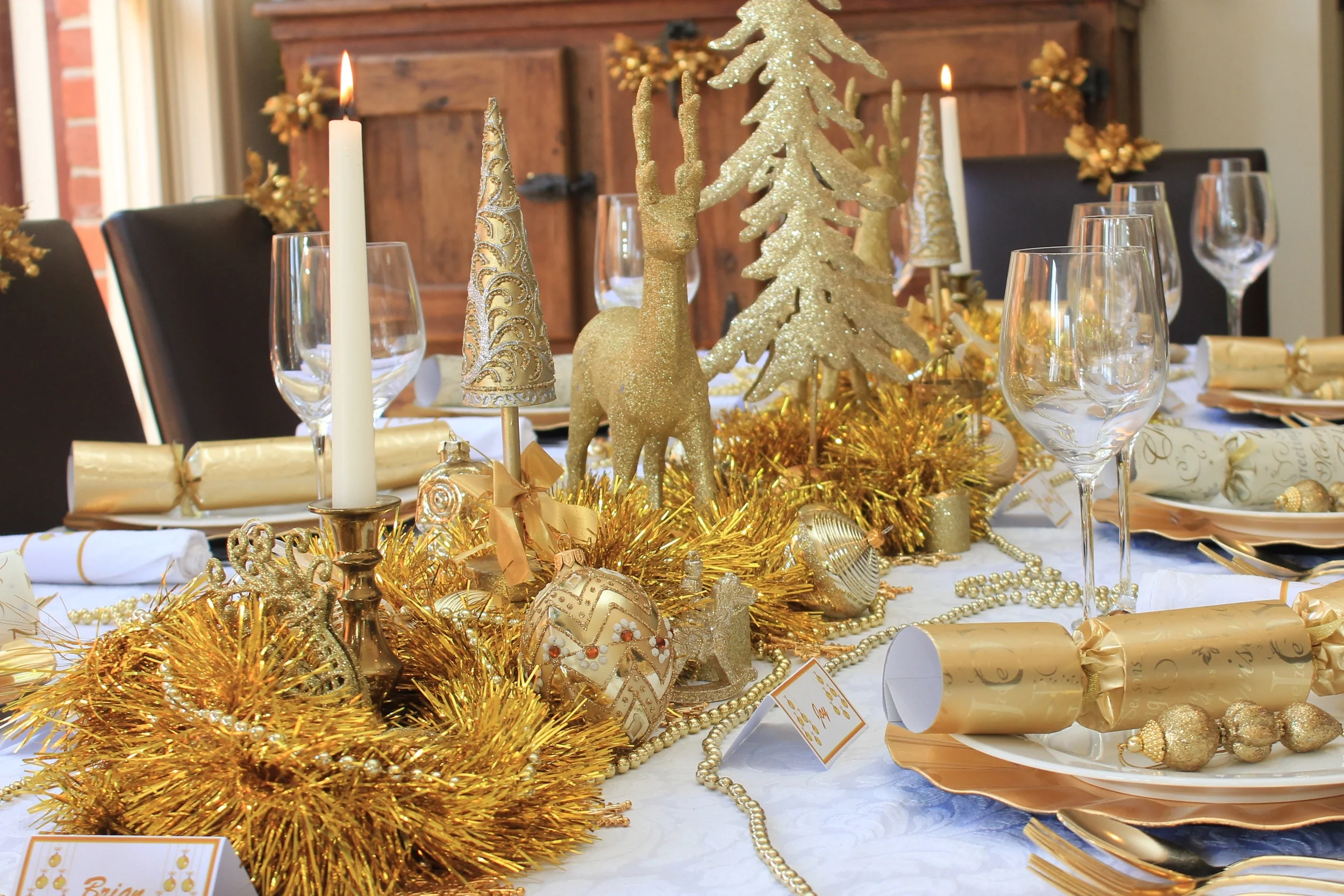 Christmas Table - Traditional Gold and White