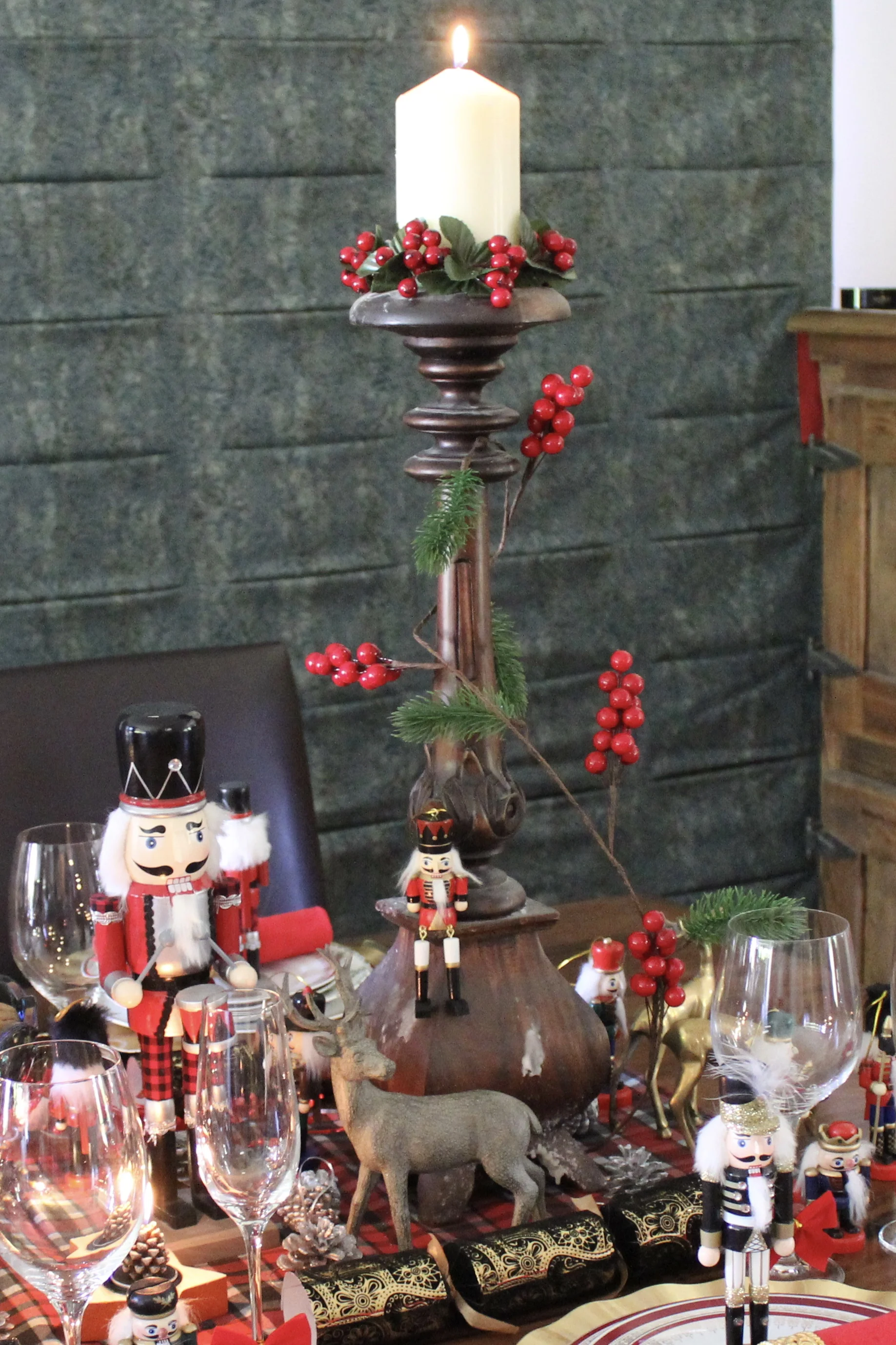 Nutcracker Christmas table ideas — Chic Party Ideas