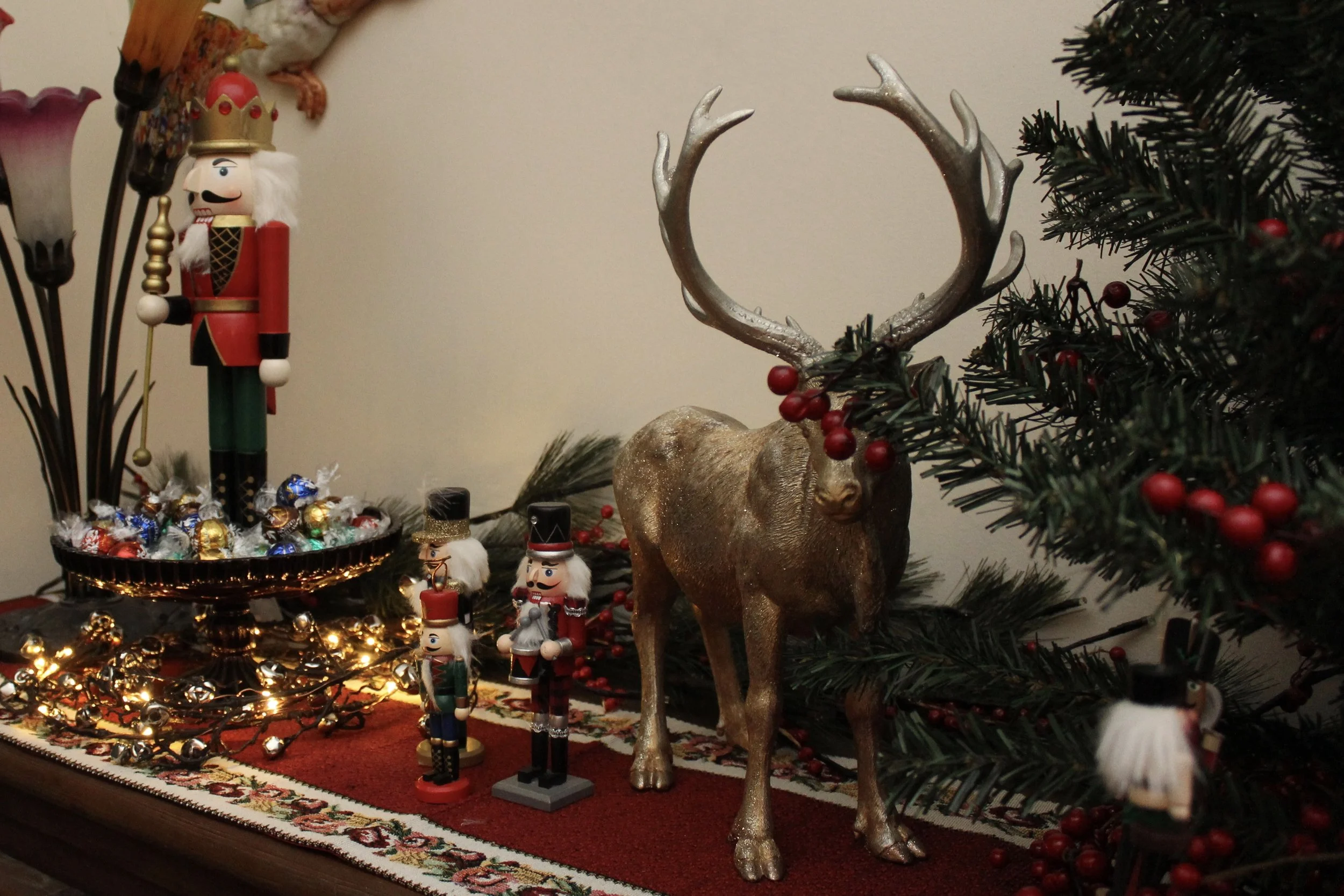 Nutcracker Christmas table ideas — Chic Party Ideas