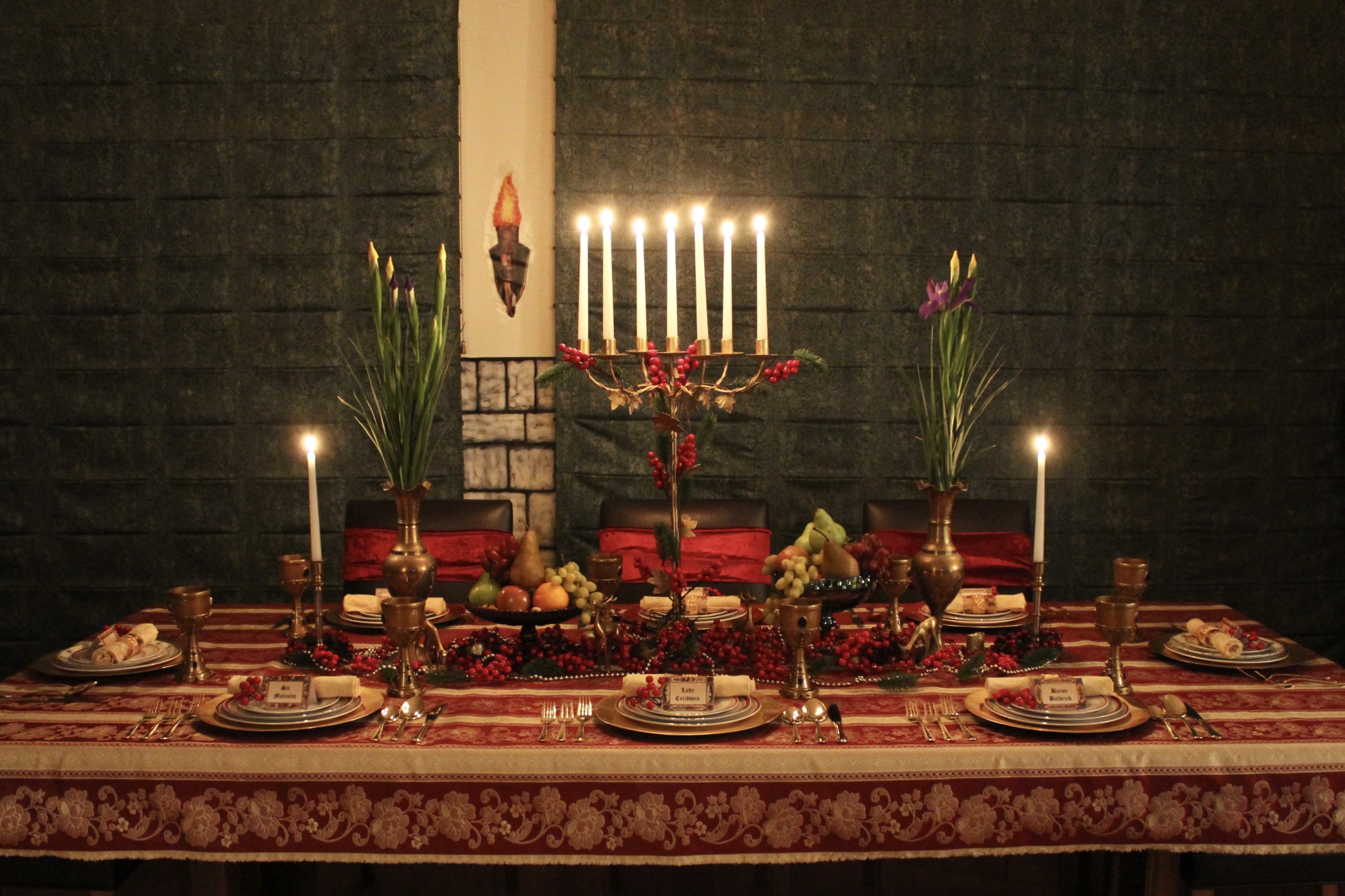 Medieval Feast Table Setting | Decoration For Bathroom