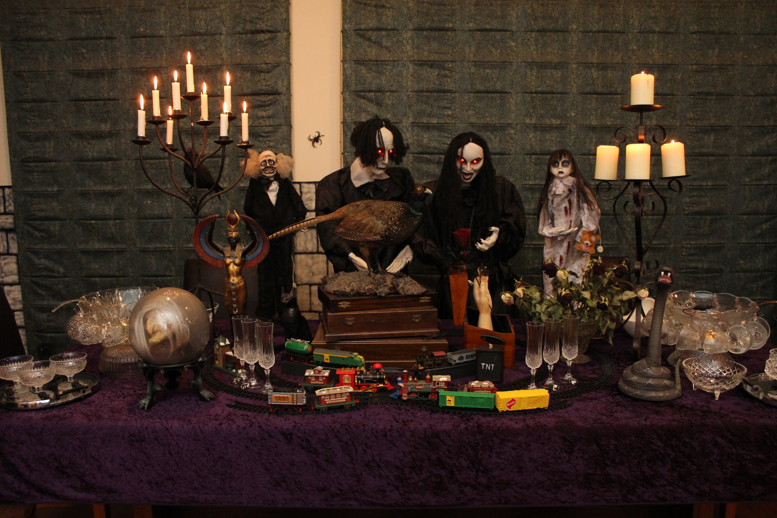 The Addams Family Halloween Party — Chic Party Ideas