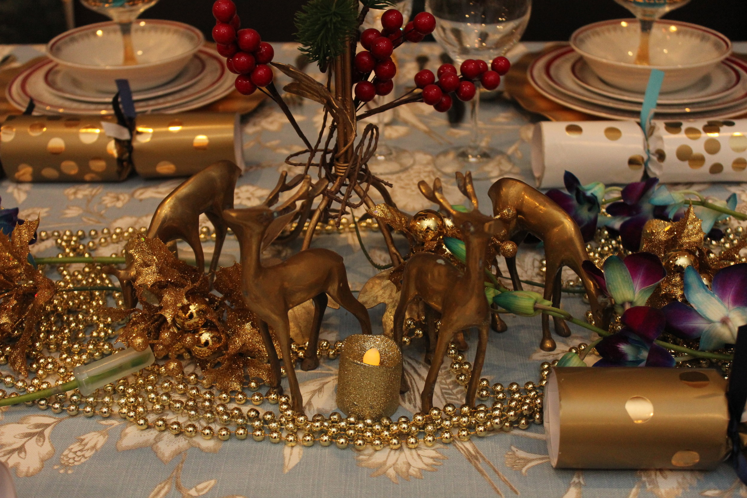Blue and Gold Christmas table ideas — Blog — Chic Party Ideas