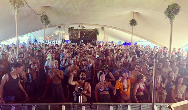 Another beautiful crowd @shambalafest - thanks @chaiwallahs for supporting us through festival season 2019, its been wicked ! .
.
.
.
.
.
.
#nujabes #nujabesexperience #festival #hiphop #orchestra