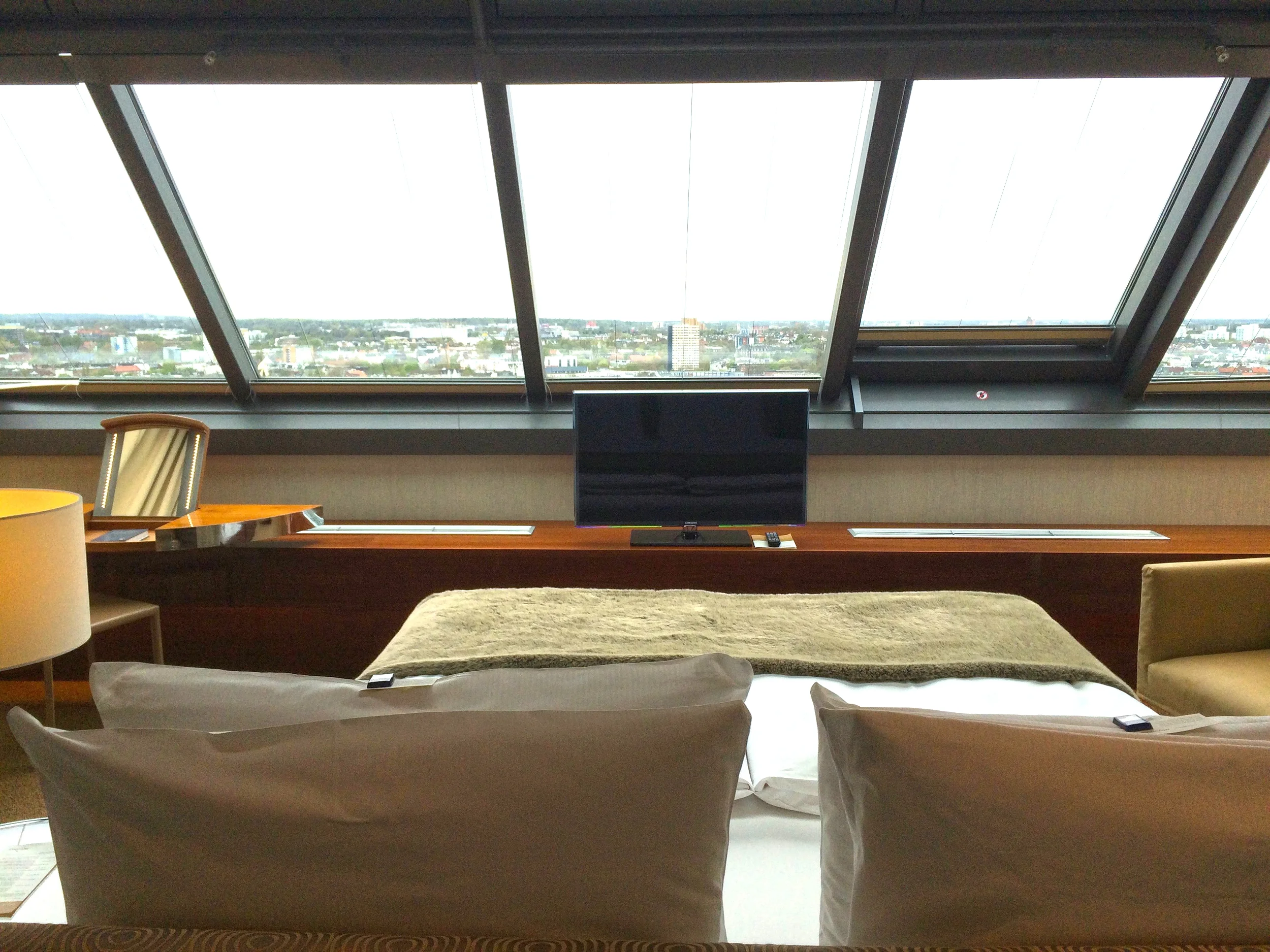 Blick aus dem Bett von einem der Turm Suiten.