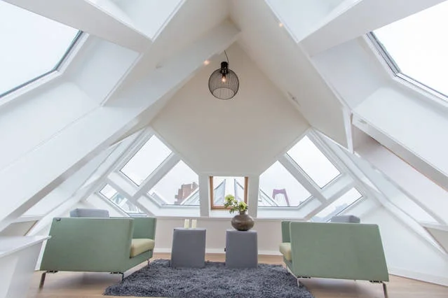 In der Spitze eines Kubus Hauses. Bildquelle: airbnb.com