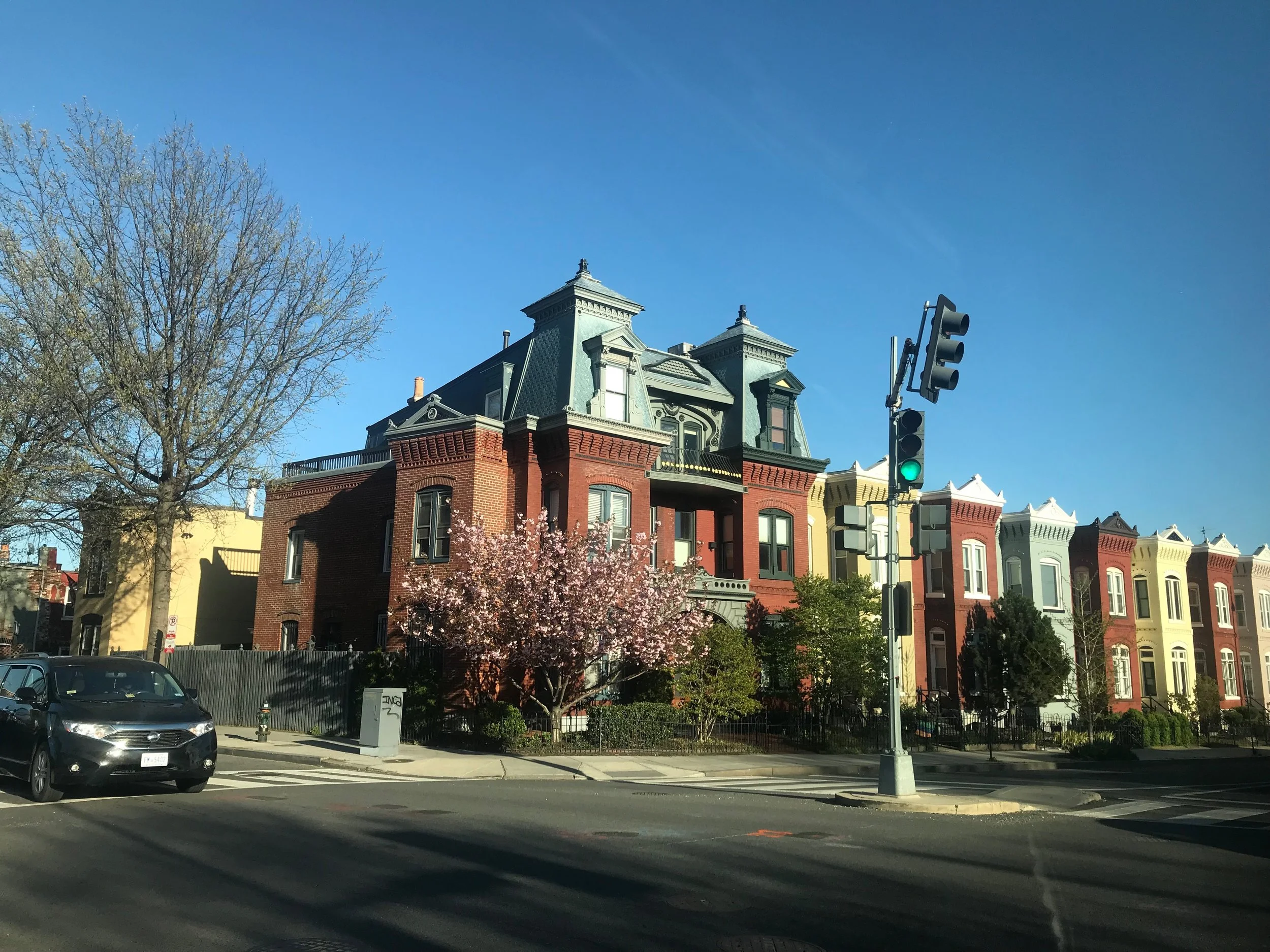 An end of row pop-up original to the building that is anything but discrete… If you look closely you will notice that the same basic facade marches down the block, sans crown.