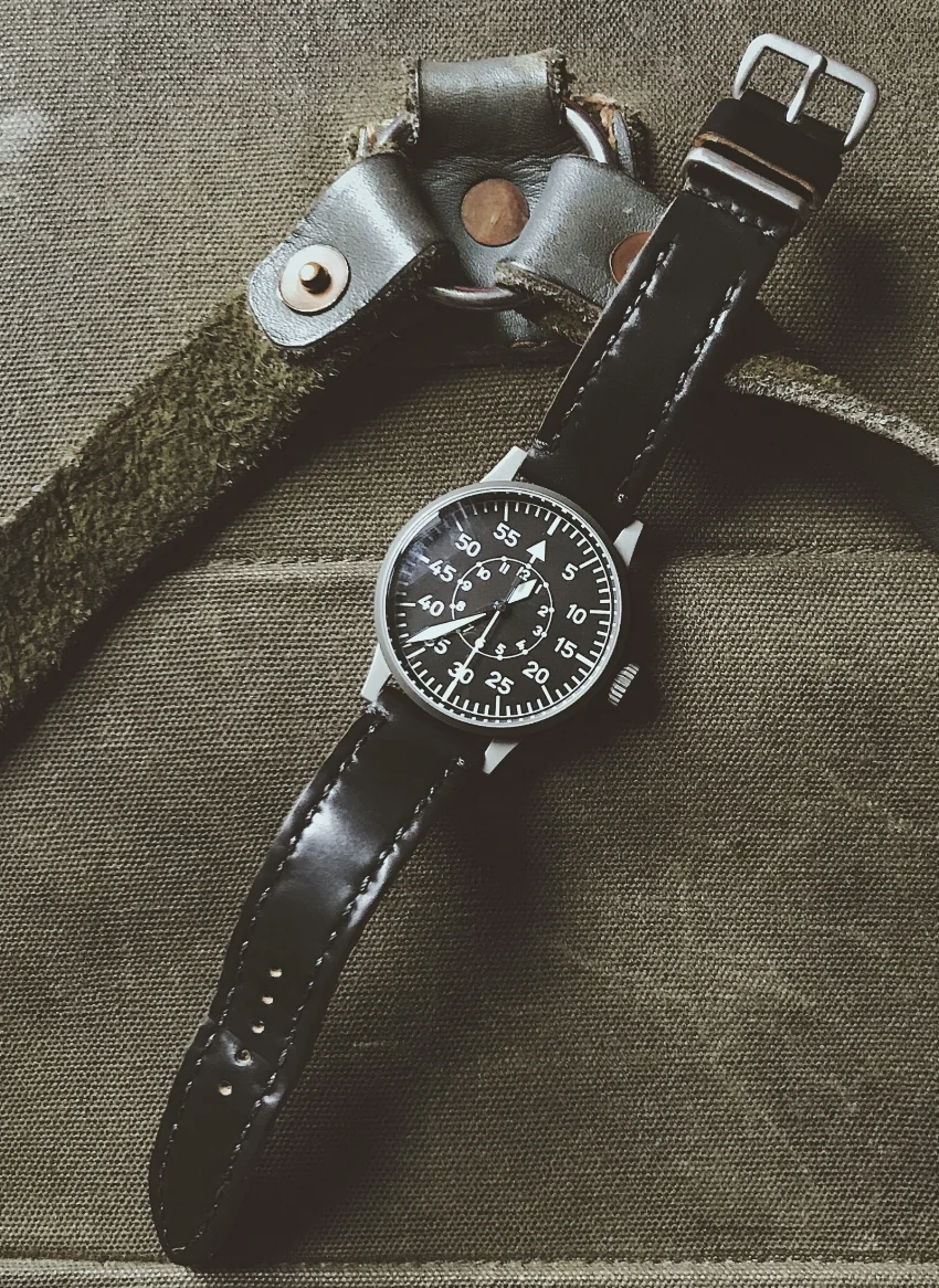 A fantastic Laco B-Type on a Black Arts & Crafts!
