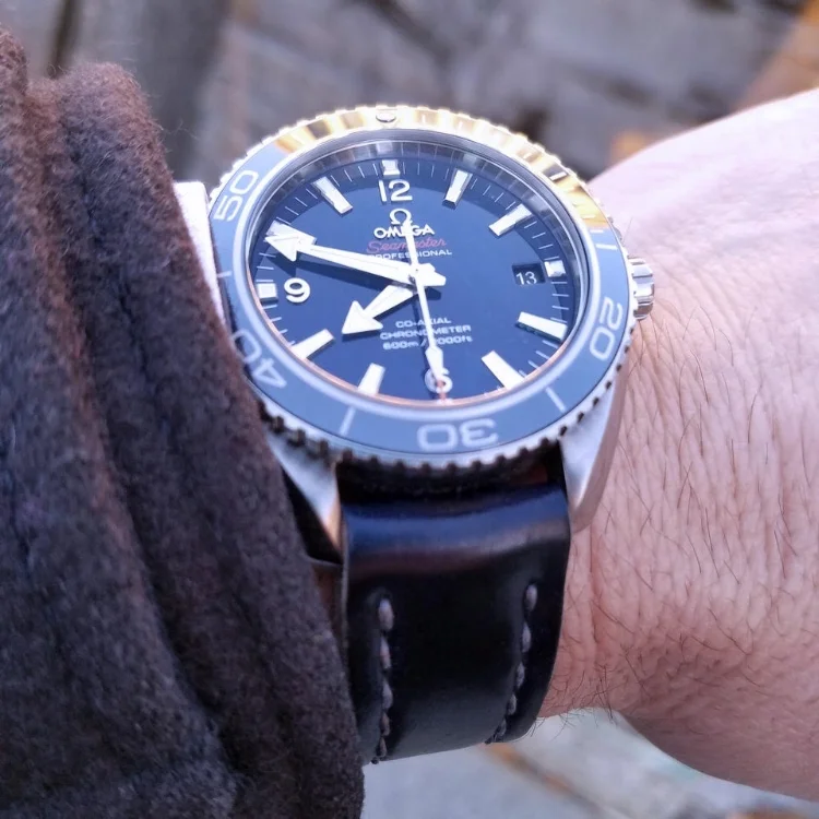A fantastic Planet Ocean titanium blue on Navy Arts & Crafts with steel gray stitching. Just right!
