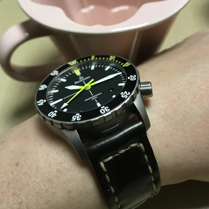 A very rare Damasko D-Sub 1 on Cigar Arts & Crafts. Super cool watch!