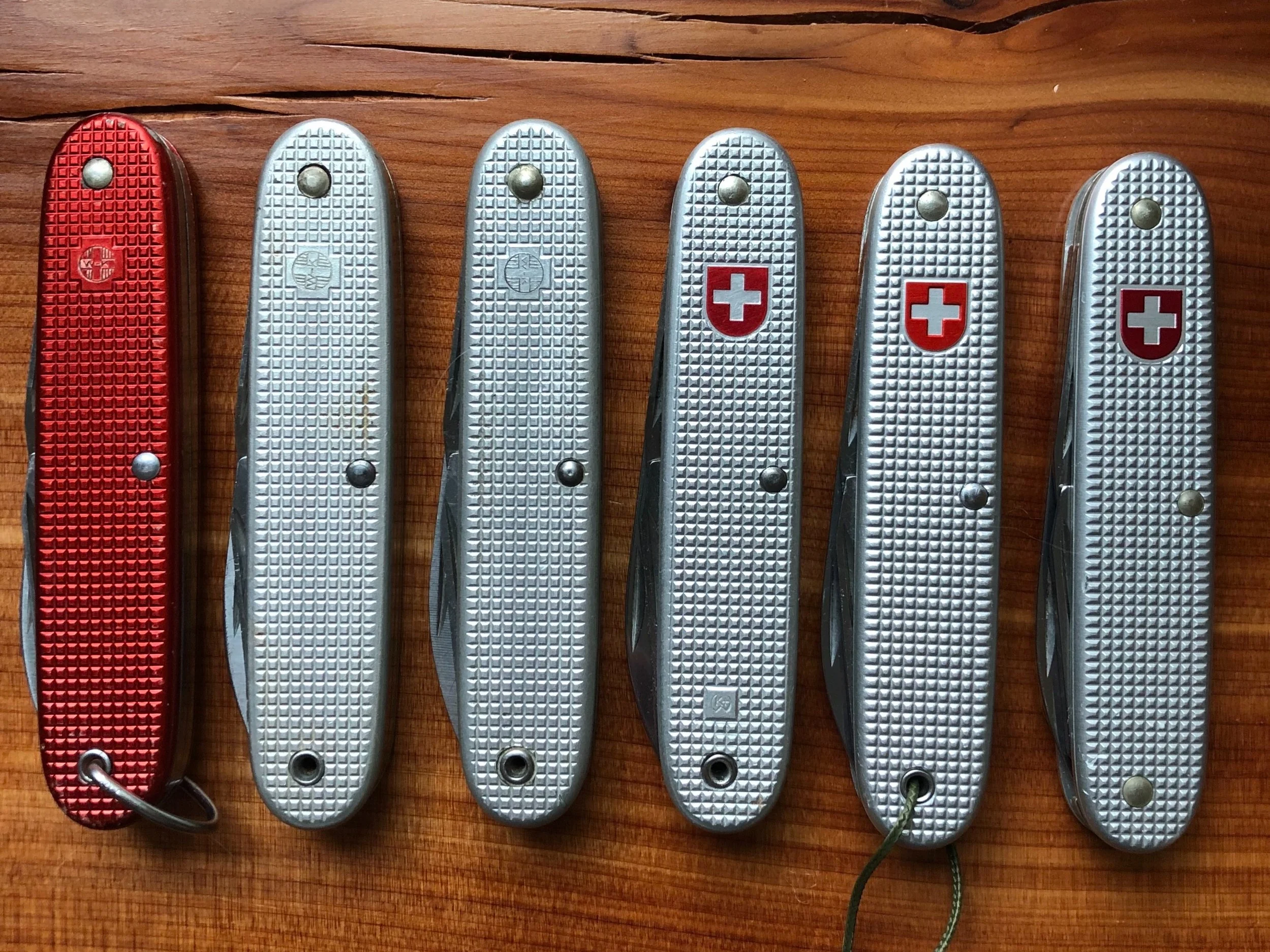 Most collectors will agree on six main versions of the Model 1961 SAK.