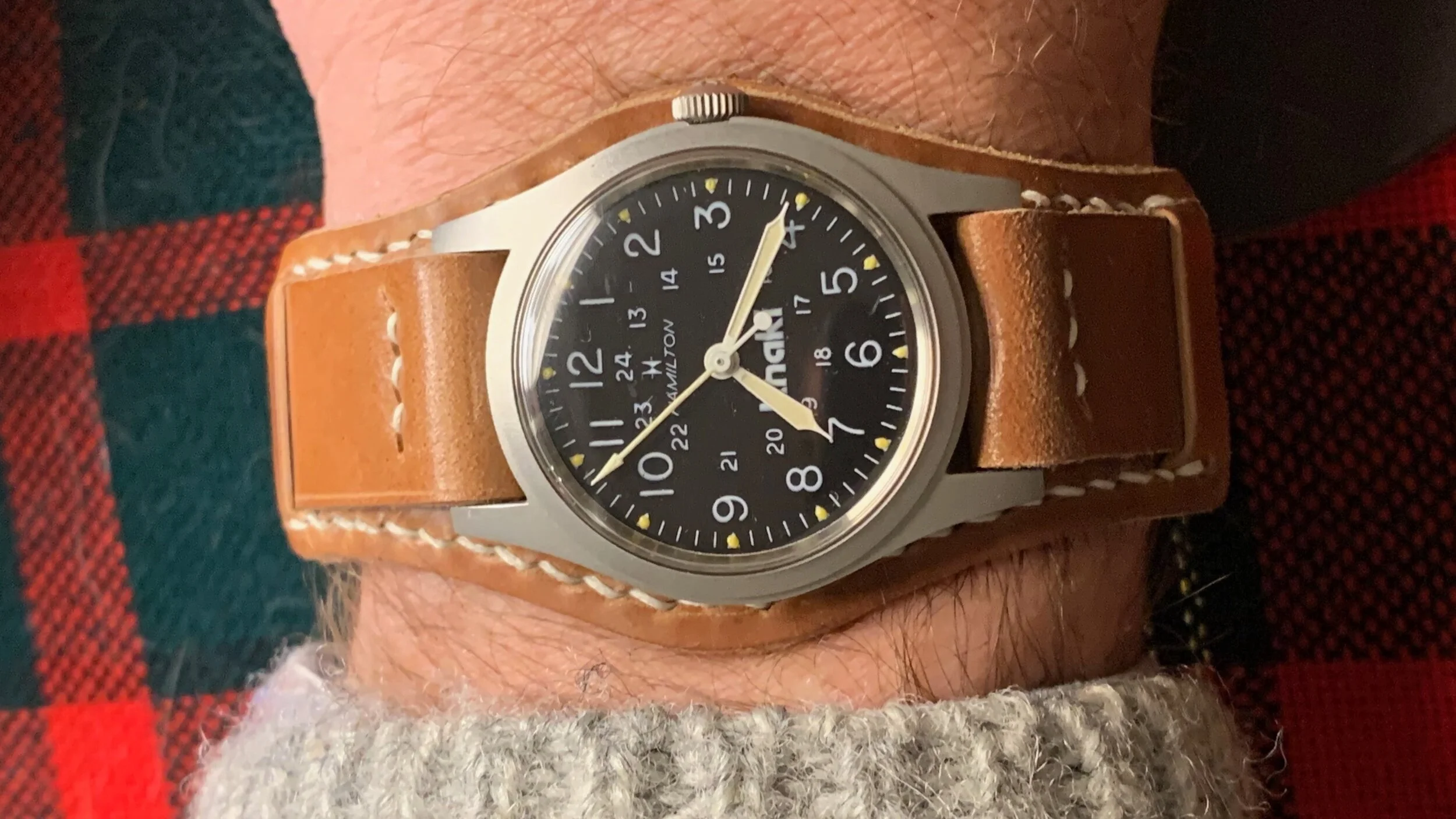 Fixed bar Hamilton 9219 sporting a sewn-on two-piece strap with Bund pad.