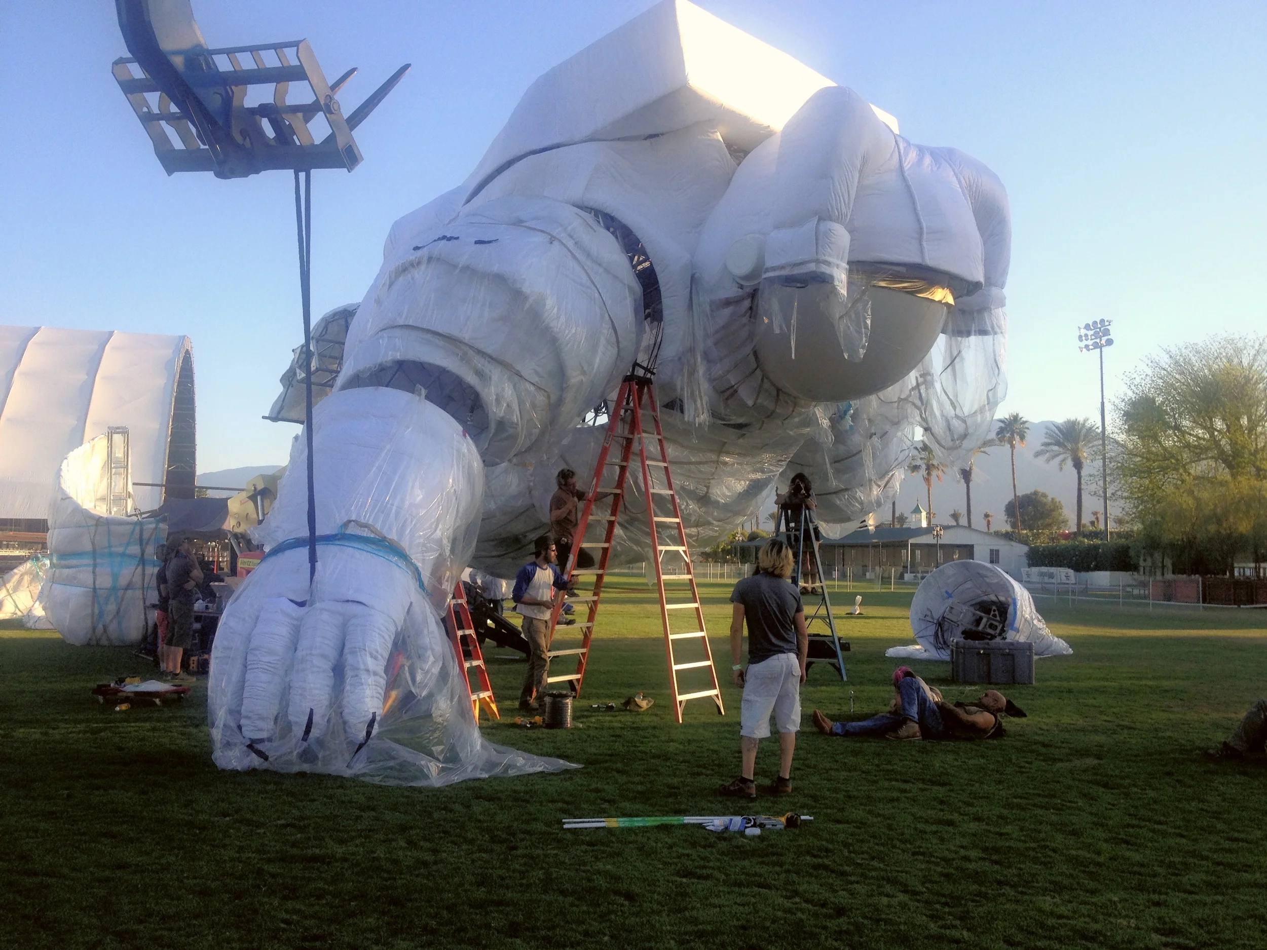 Highly calibrated connection points made for smooth assembly of the piece at the Coachella Music Festival venue. 