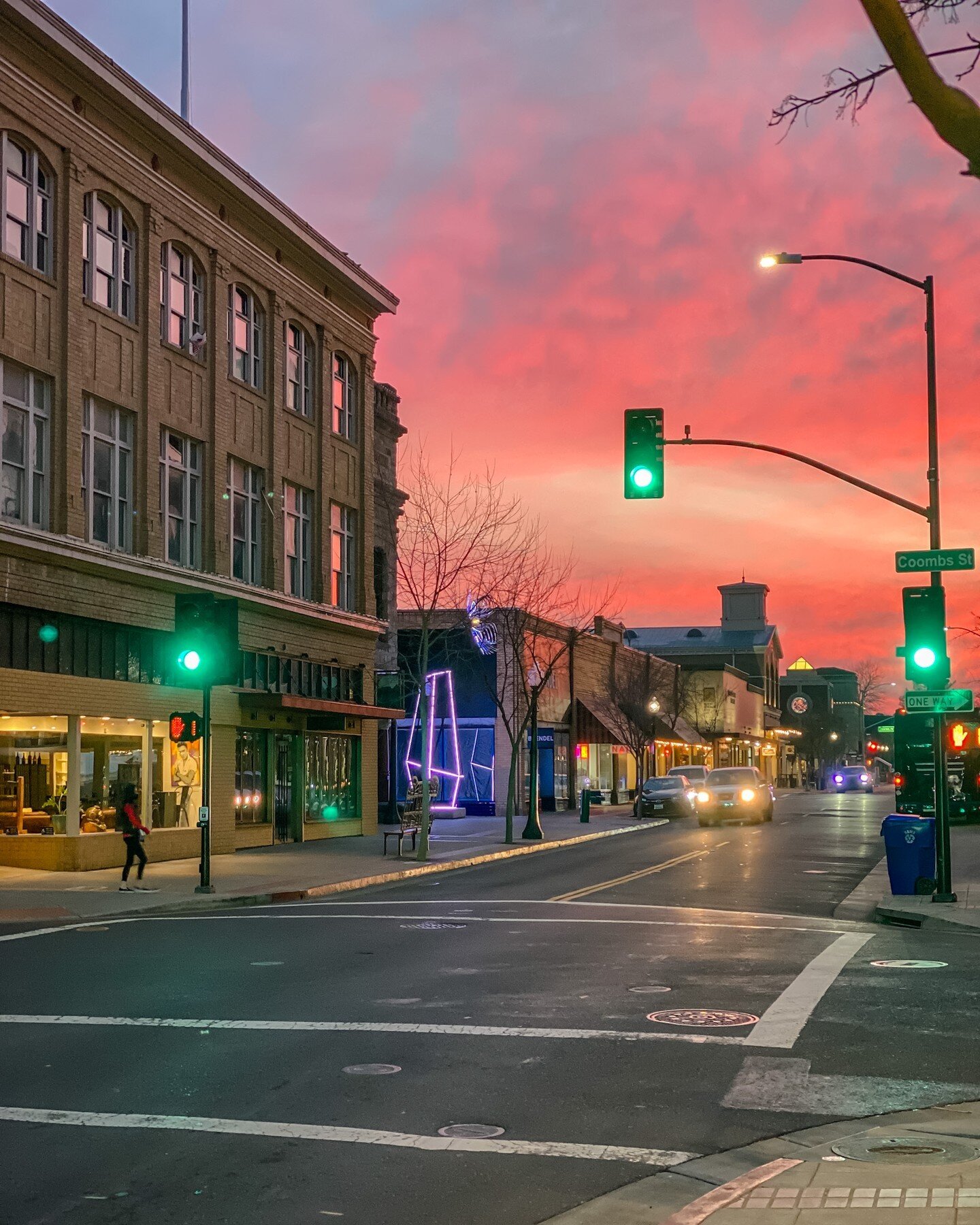 Napa's sunsets are getting in on the Light Festival action! 🌆