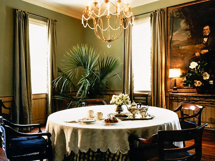 van-dining-700x525.jpg
