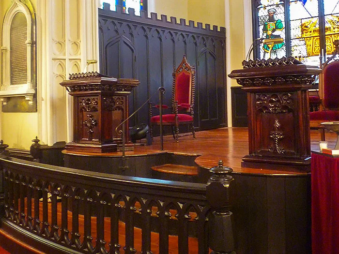 uni-altar-700x525.jpg